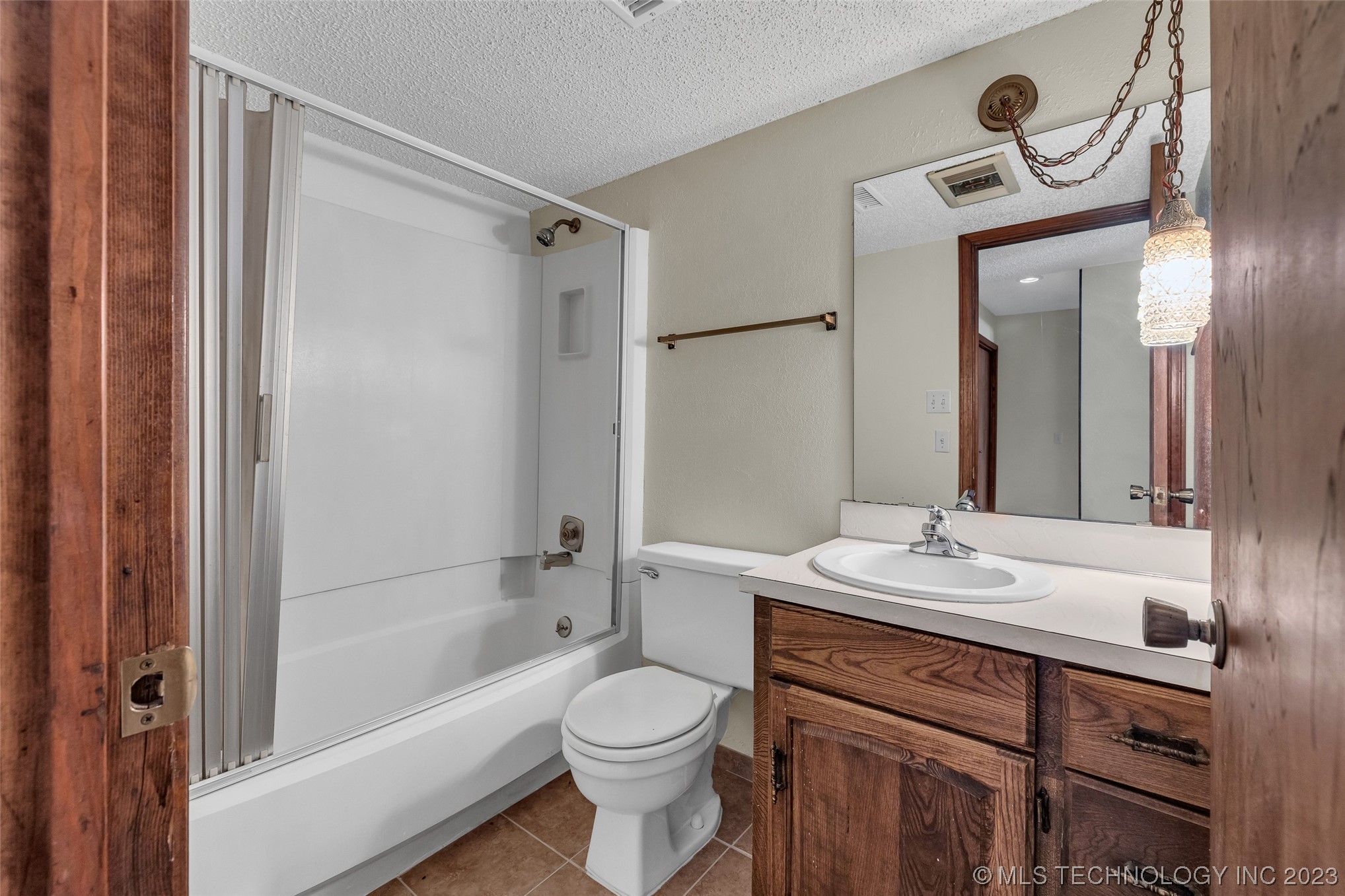 6132 S Lakewood Avenue