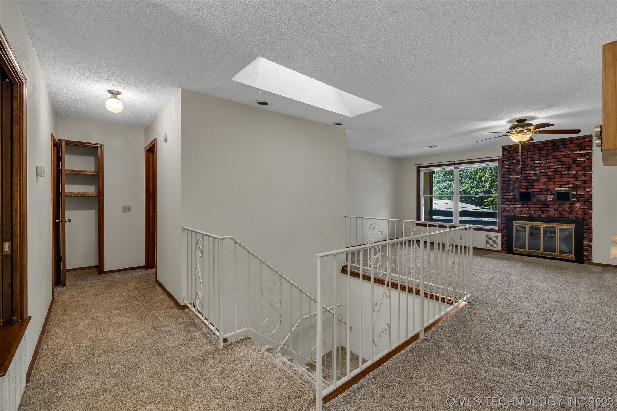 6132 S Lakewood Avenue