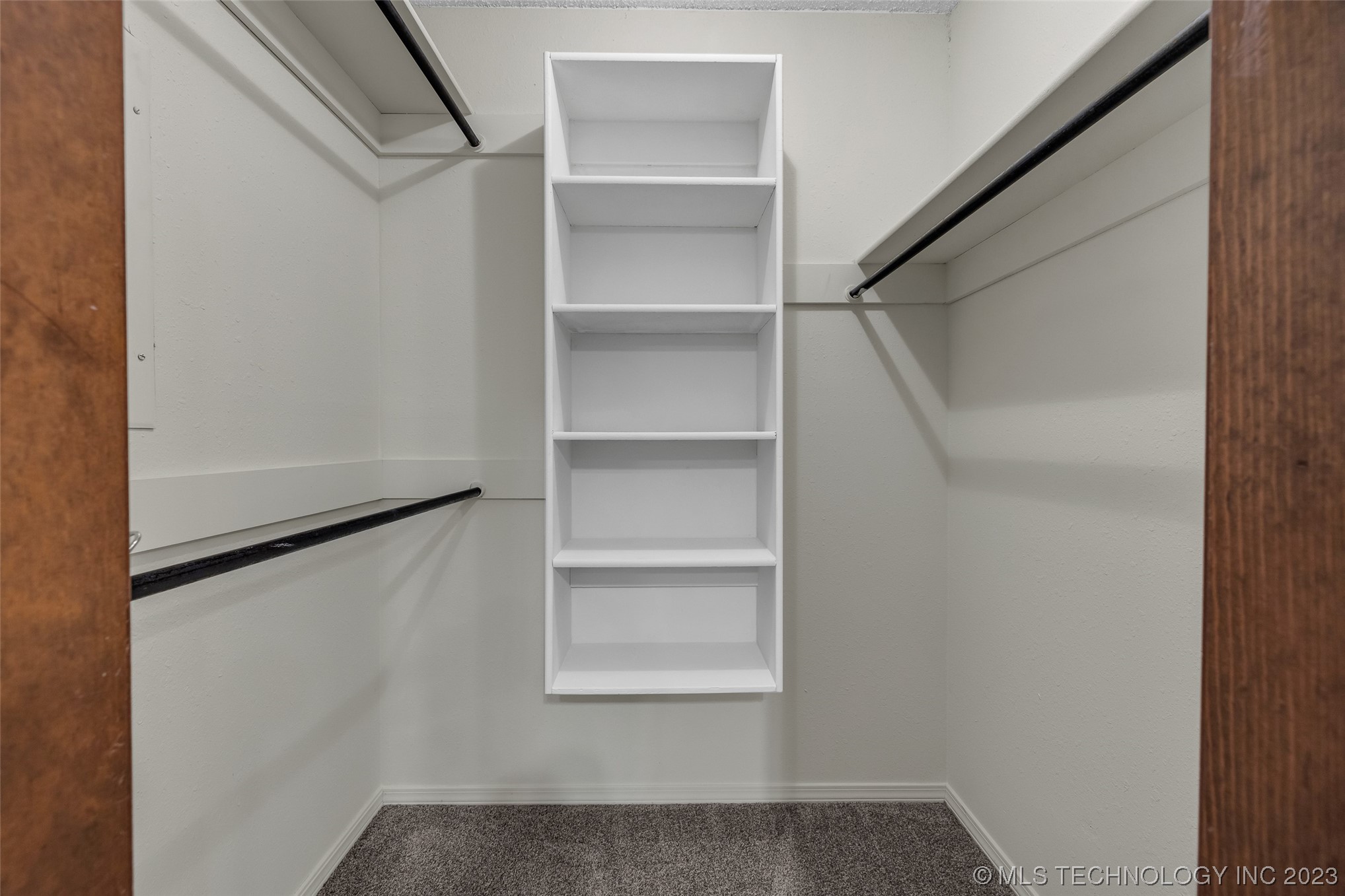 6132 S Lakewood Avenue