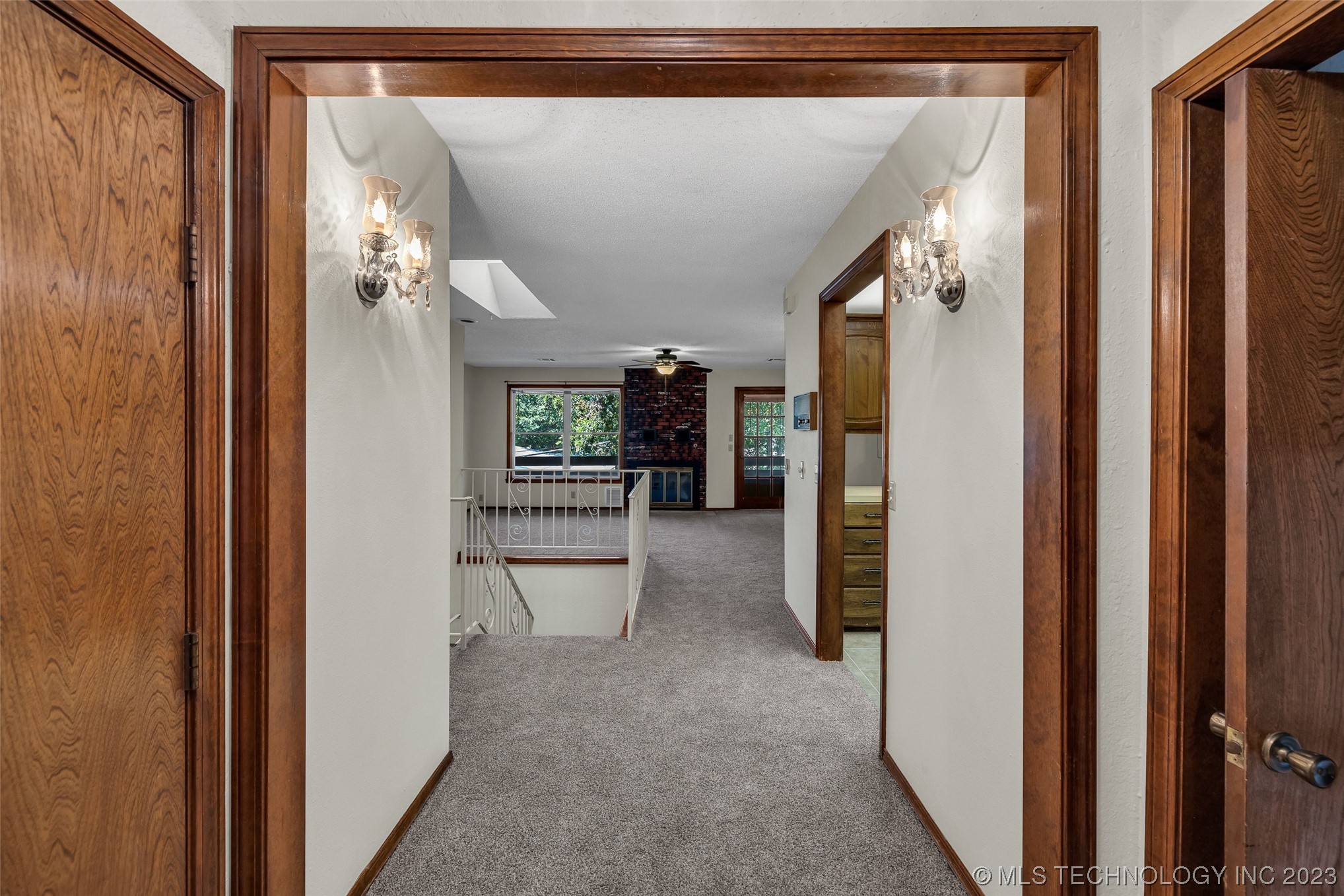 6132 S Lakewood Avenue