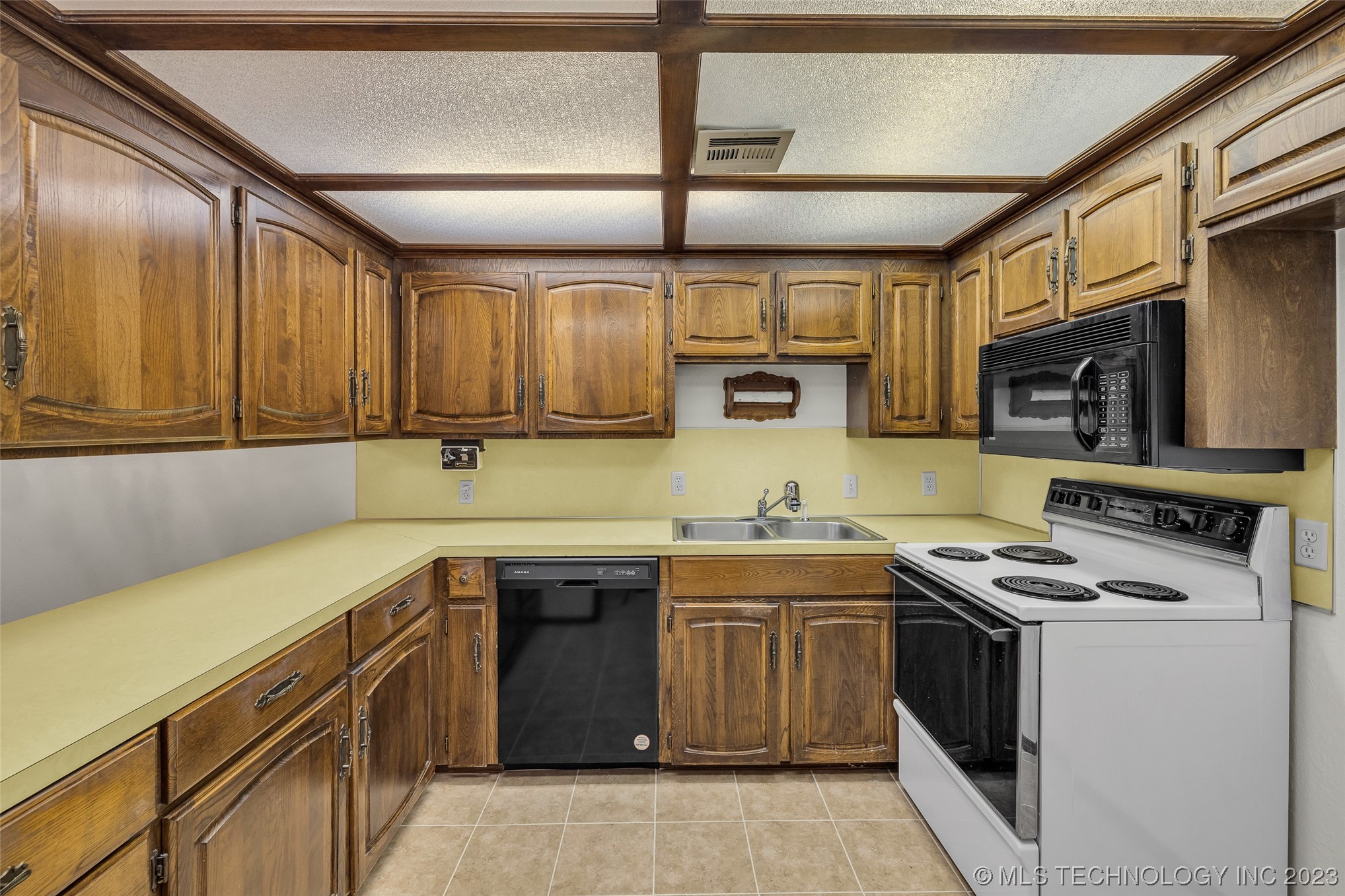 6132 S Lakewood Avenue