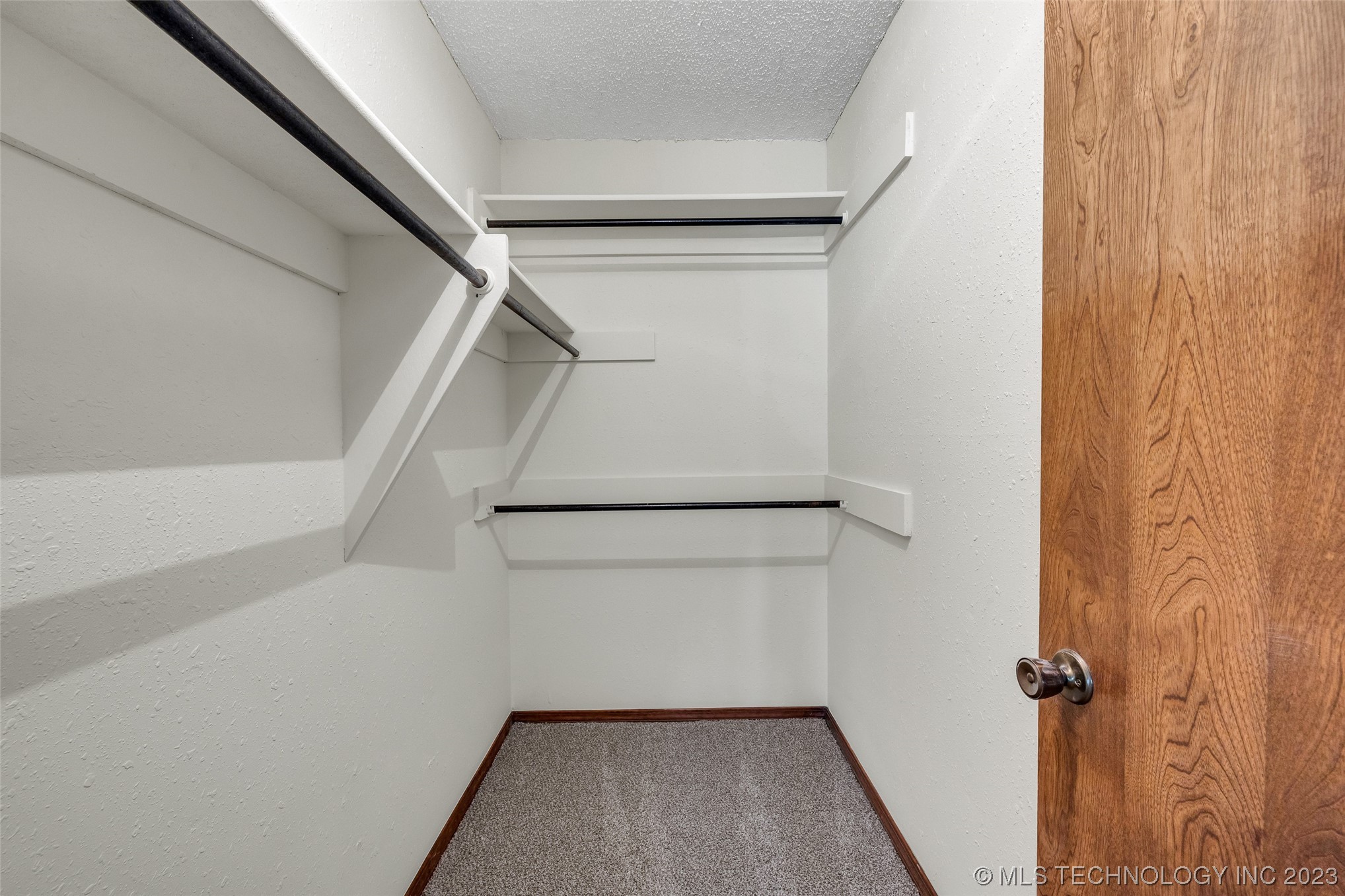 6132 S Lakewood Avenue