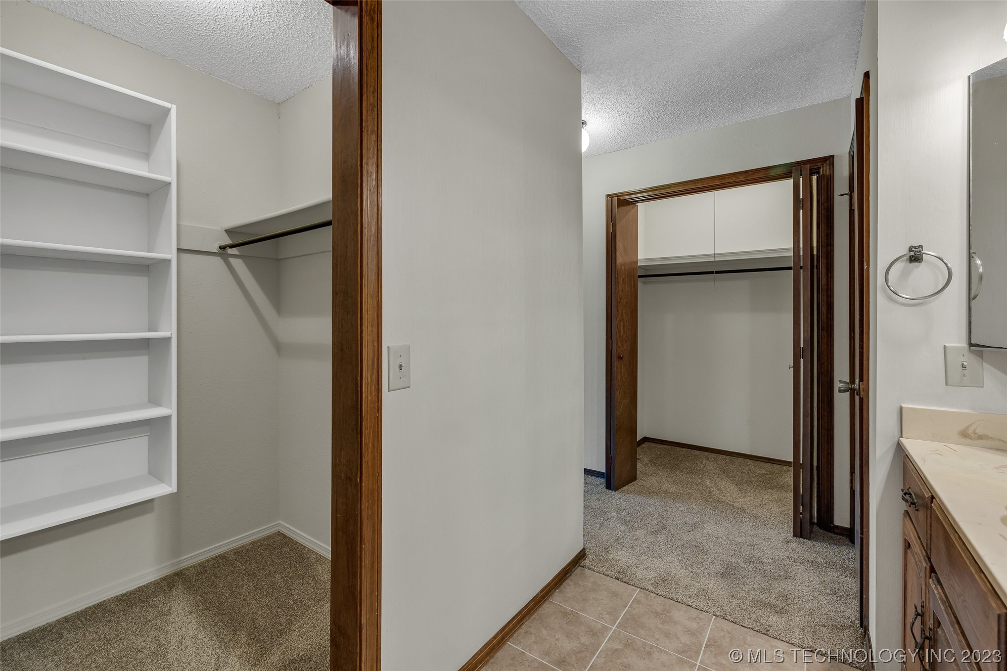 6132 S Lakewood Avenue