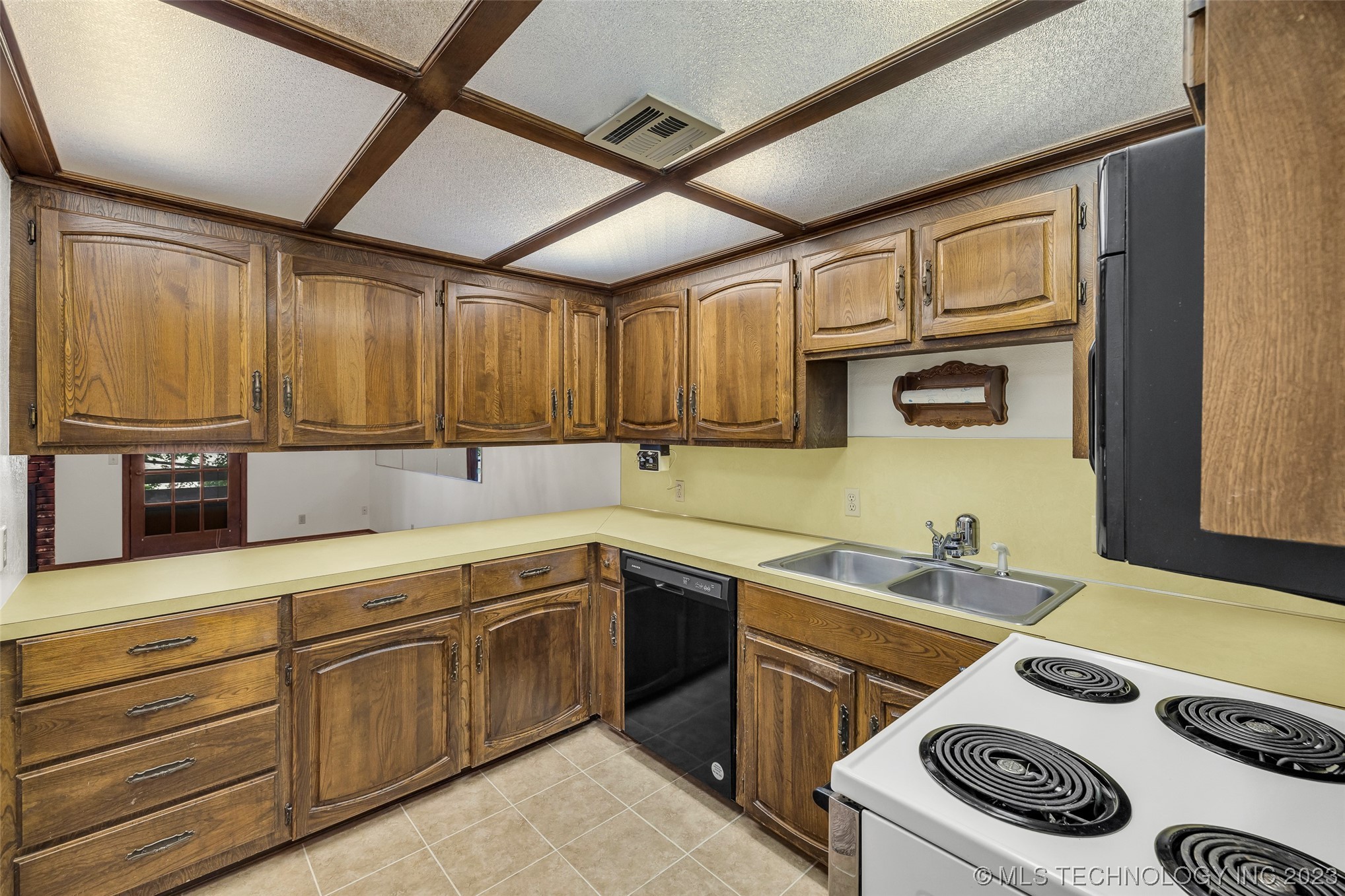 6132 S Lakewood Avenue