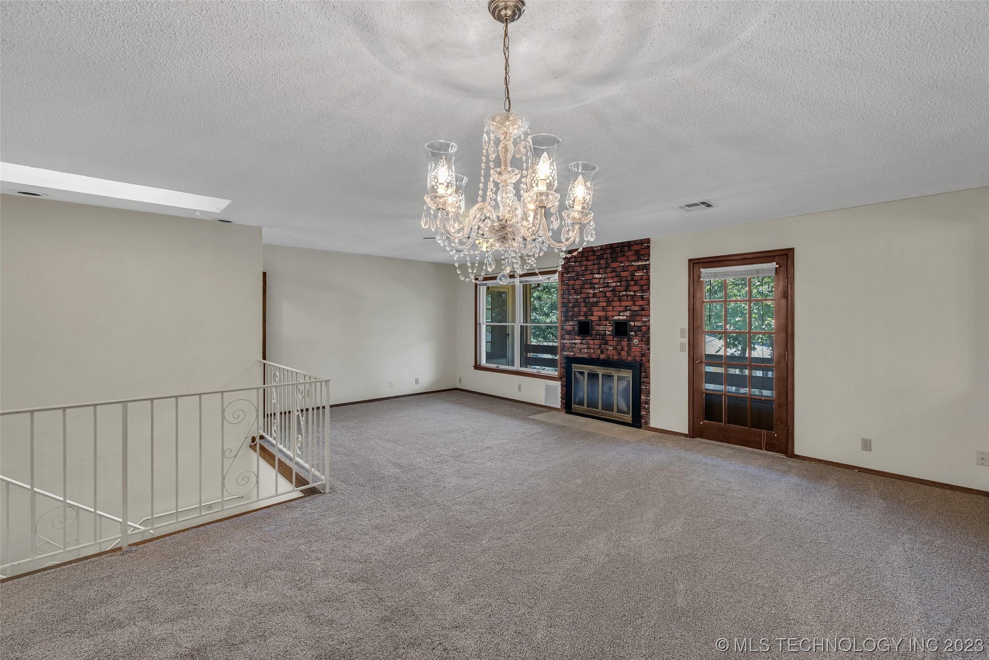 6132 S Lakewood Avenue