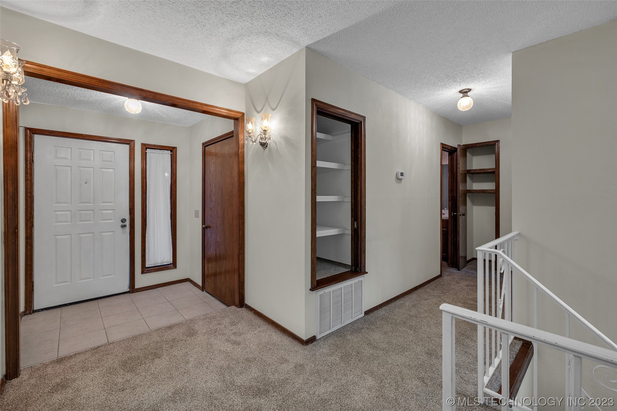 6132 S Lakewood Avenue