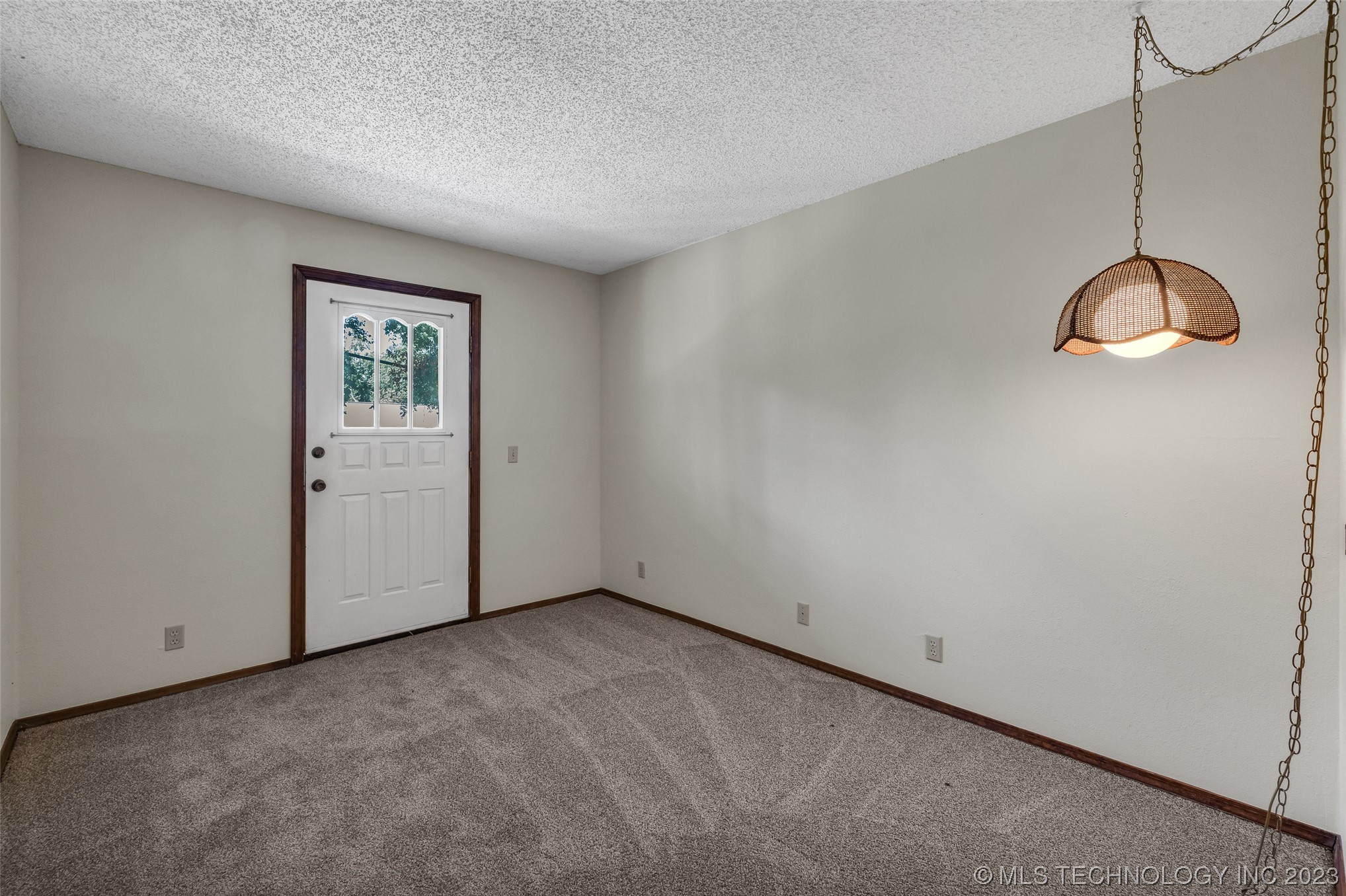 6132 S Lakewood Avenue