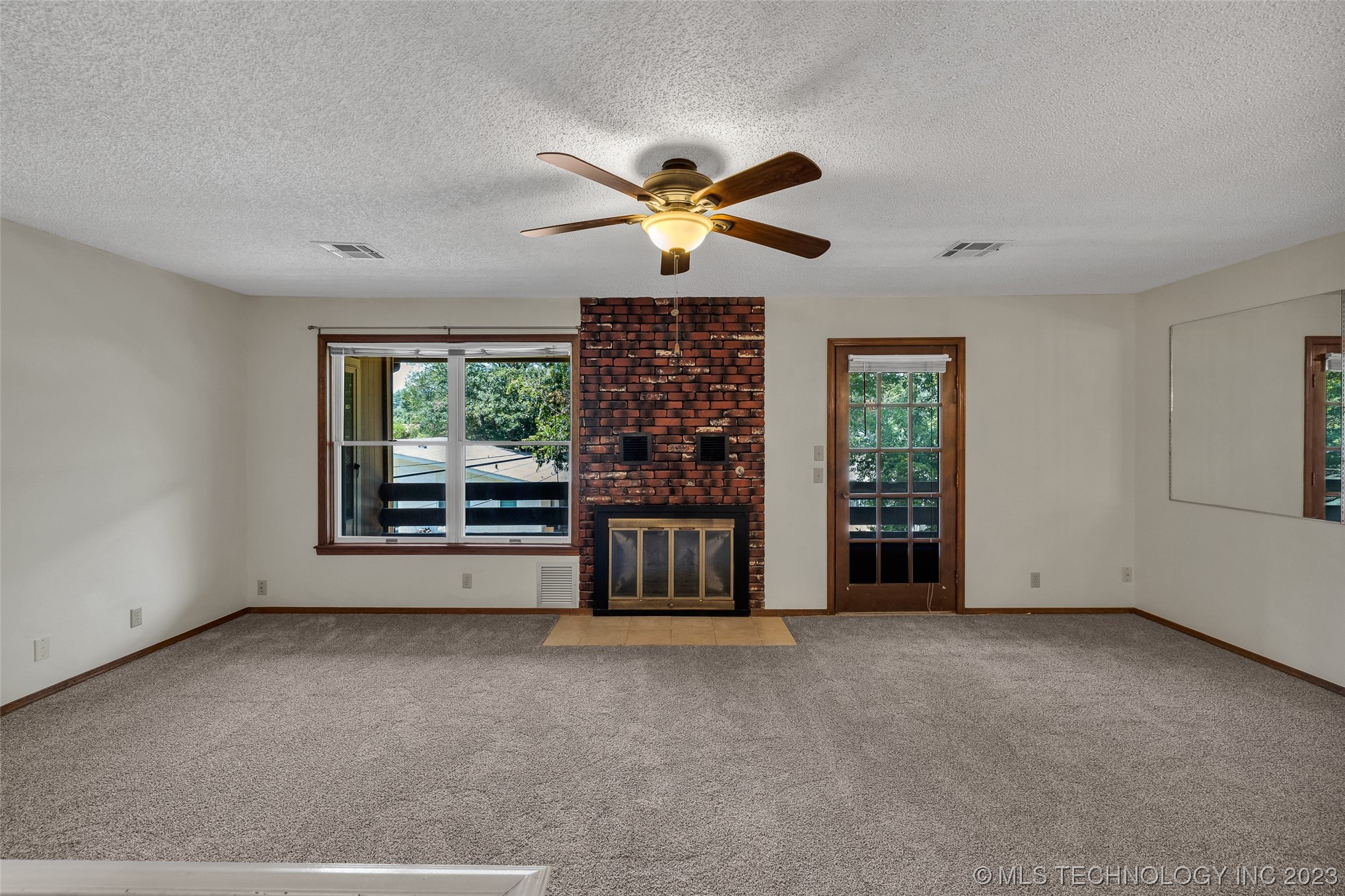 6132 S Lakewood Avenue