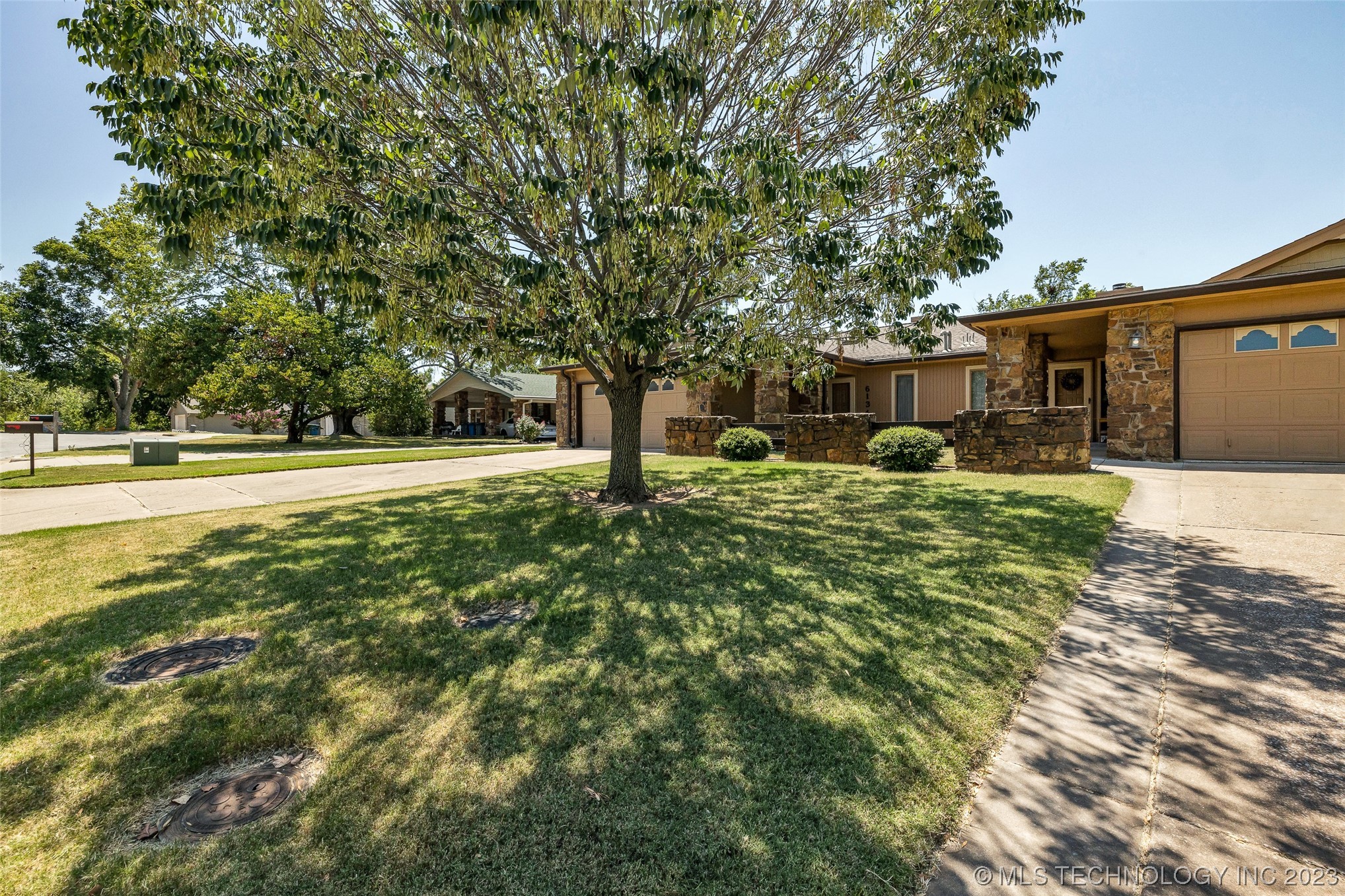 6132 S Lakewood Avenue