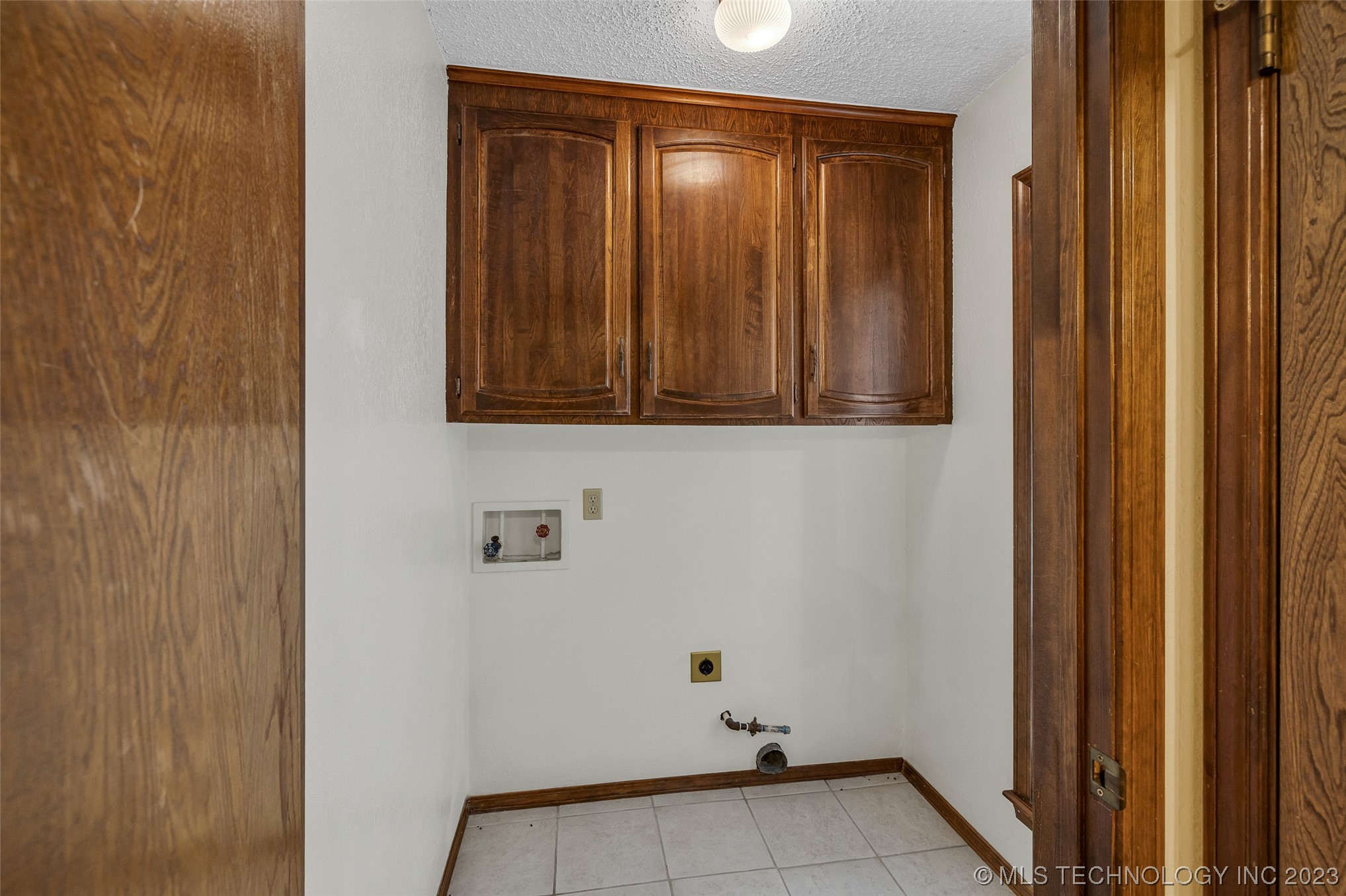 6132 S Lakewood Avenue