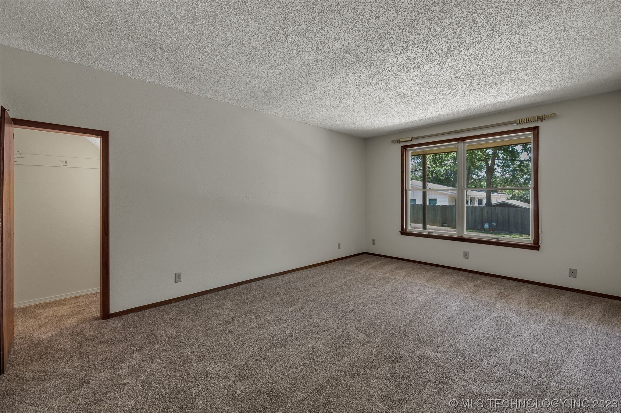 6132 S Lakewood Avenue