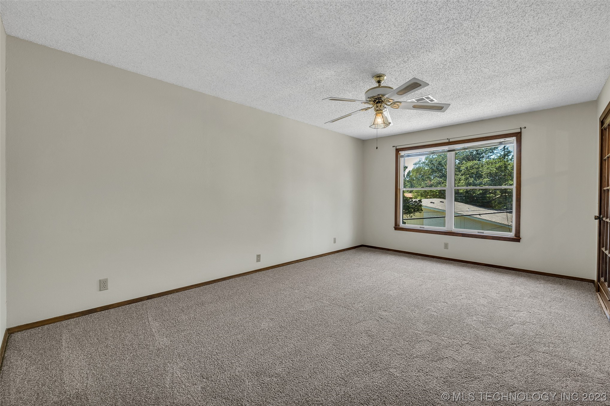 6132 S Lakewood Avenue