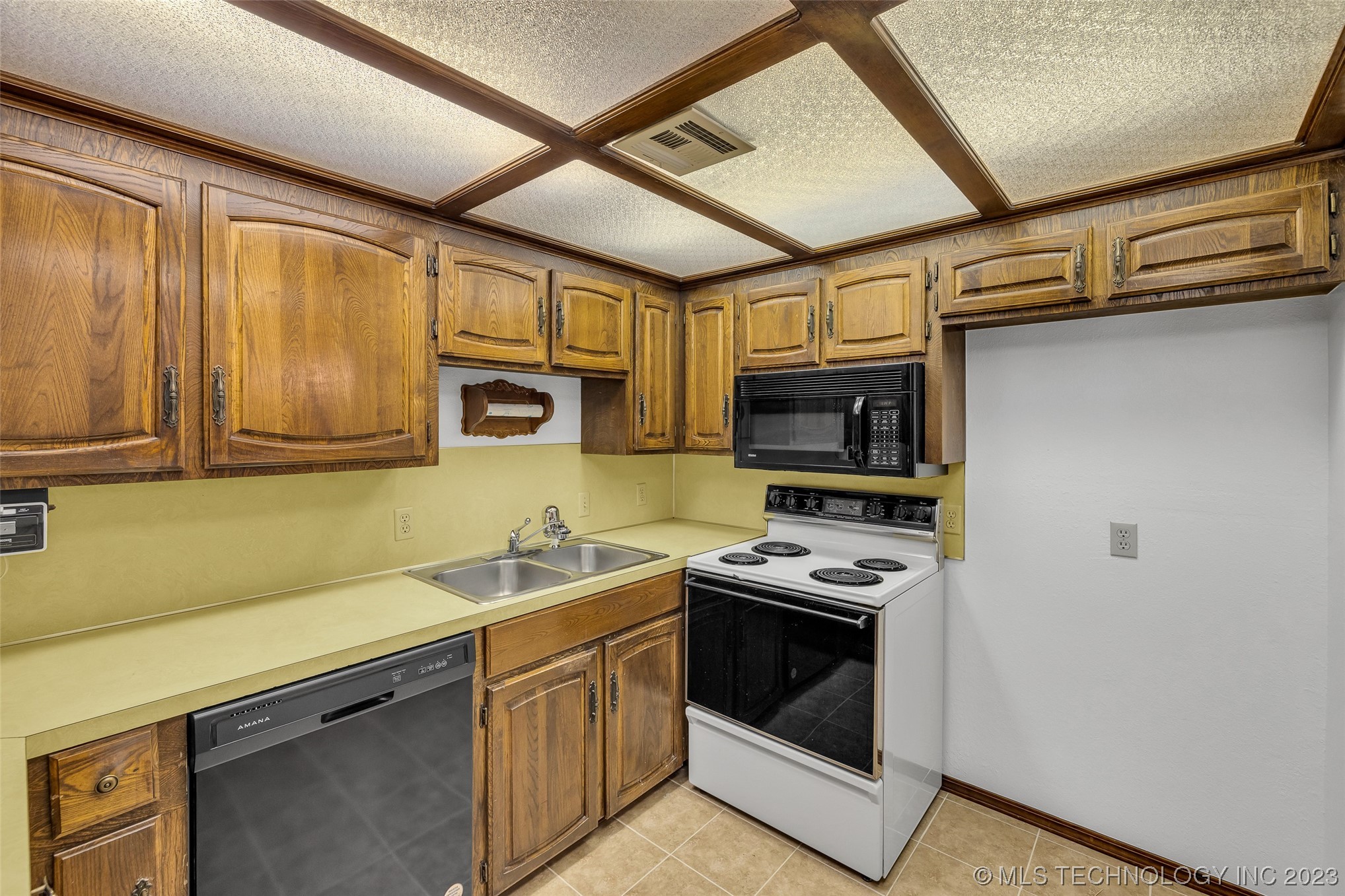 6132 S Lakewood Avenue