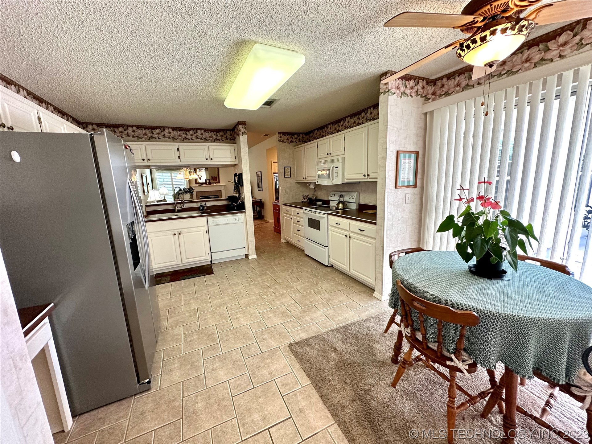 8322 S 84th Avenue E