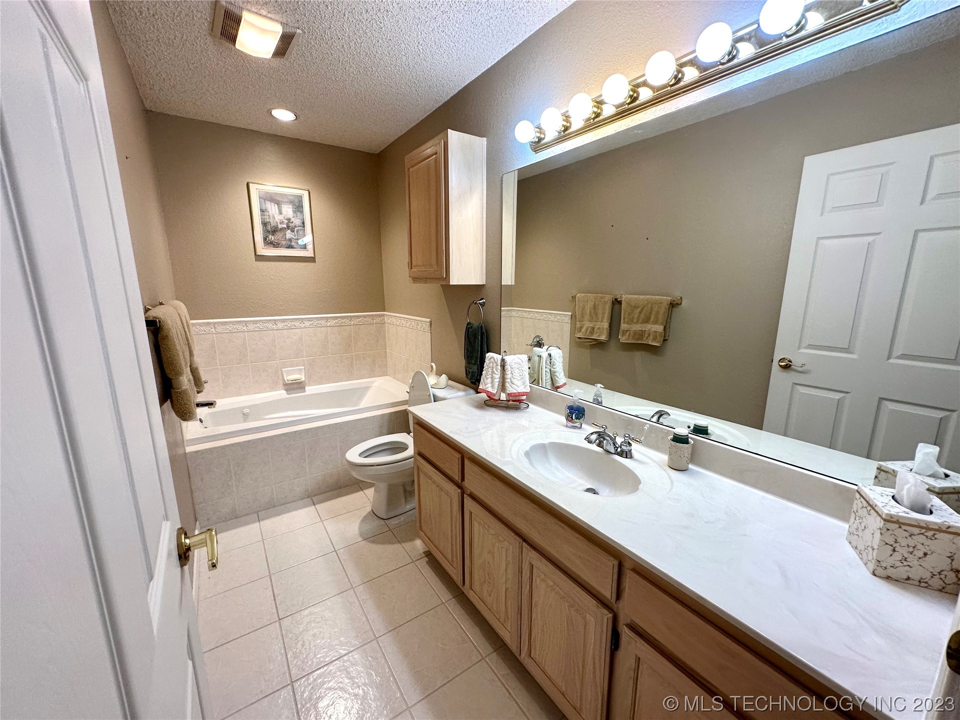 8322 S 84th Avenue E