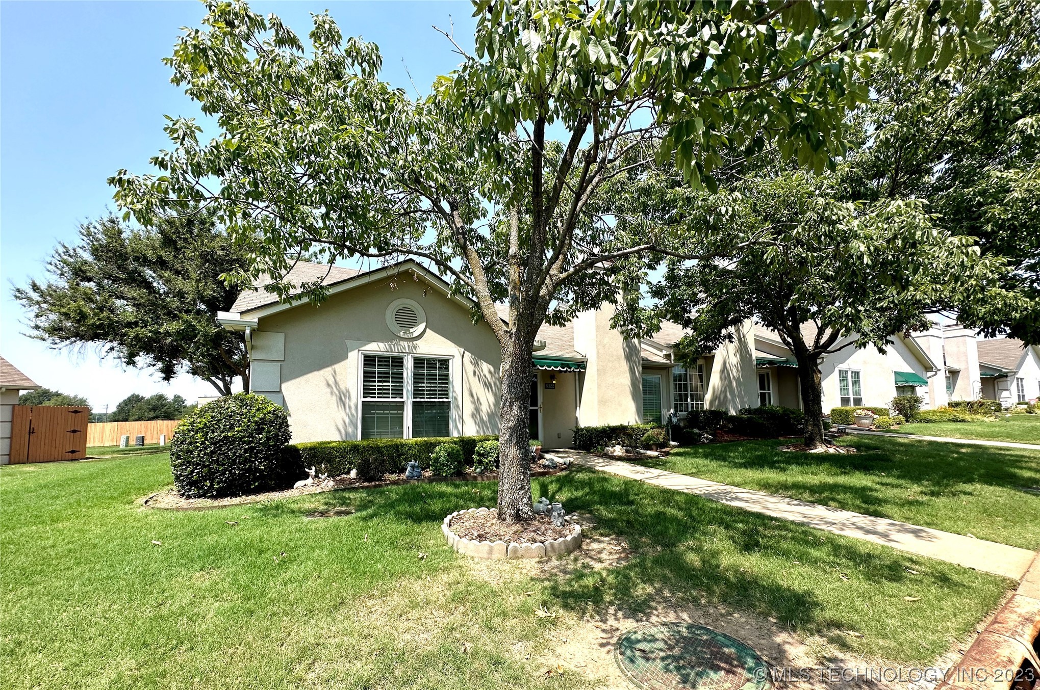 8322 S 84th Avenue E