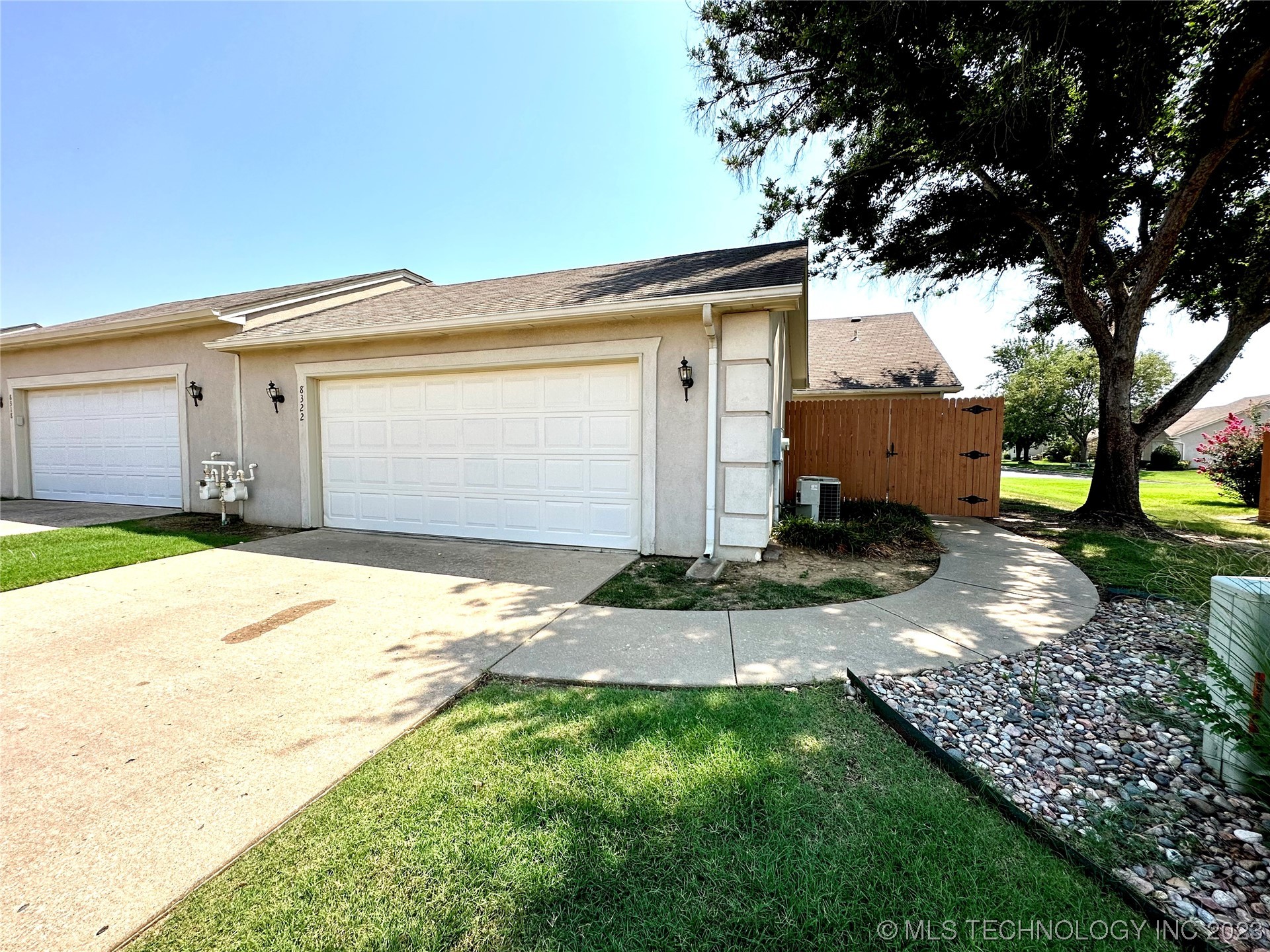 8322 S 84th Avenue E