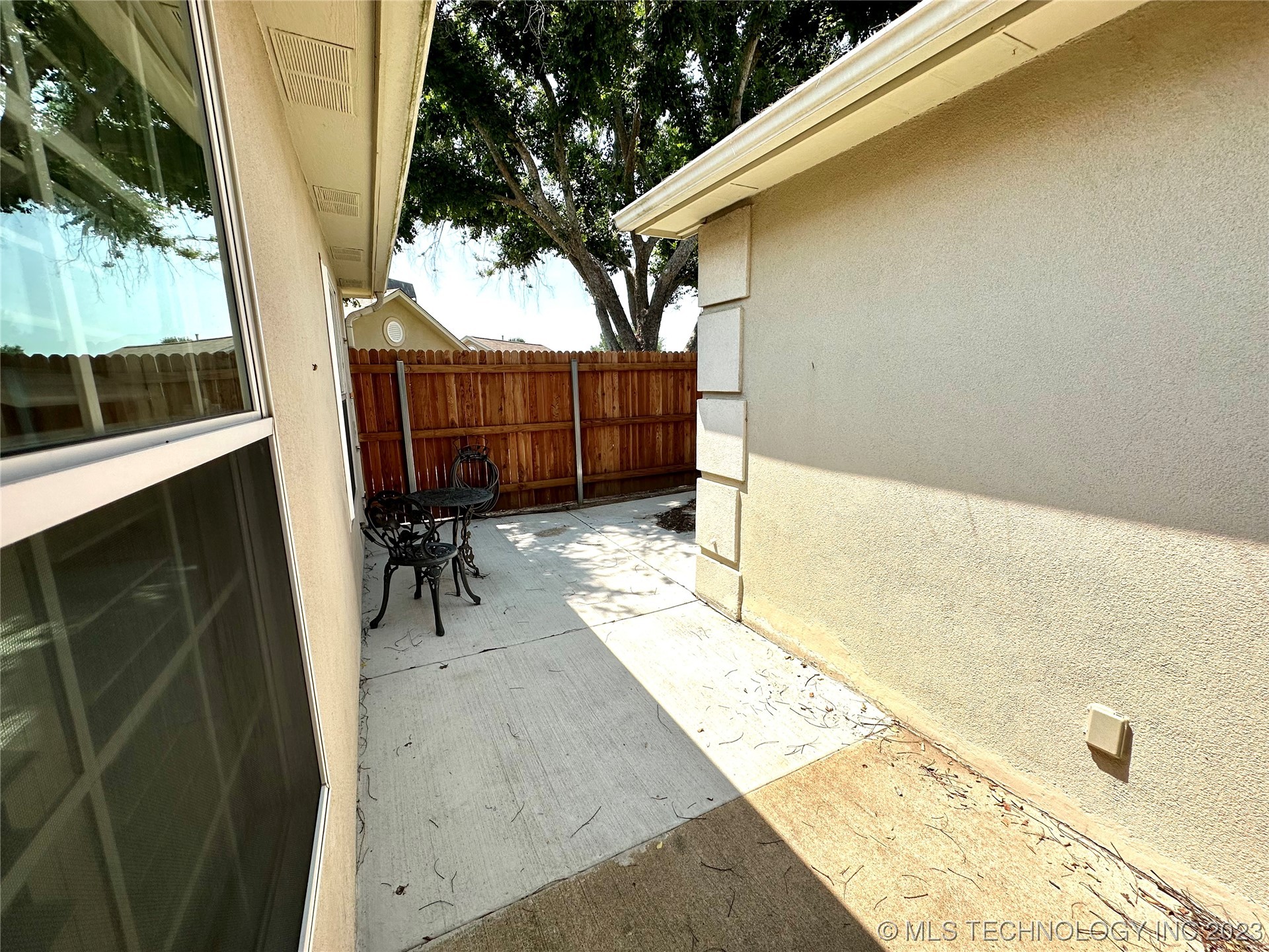 8322 S 84th Avenue E