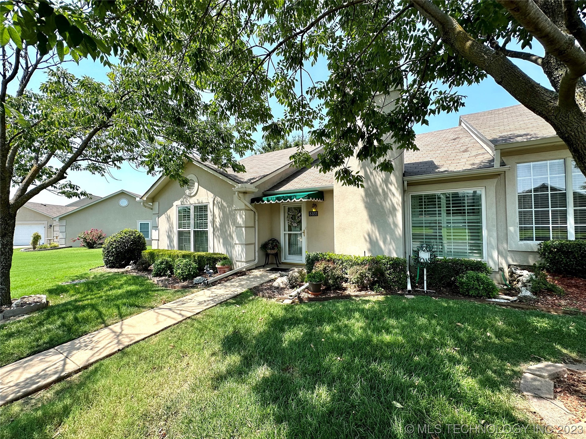 8322 S 84th Avenue E