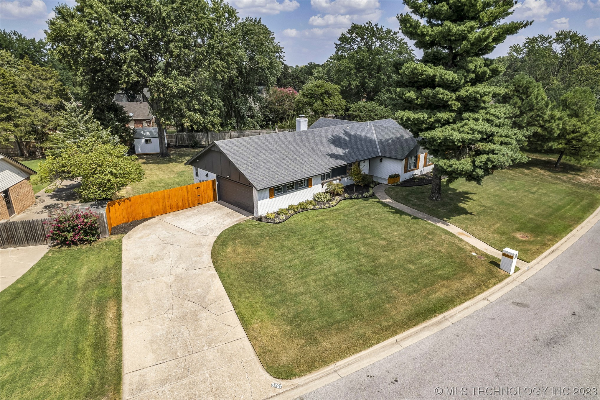 9797 S Lakewood Avenue