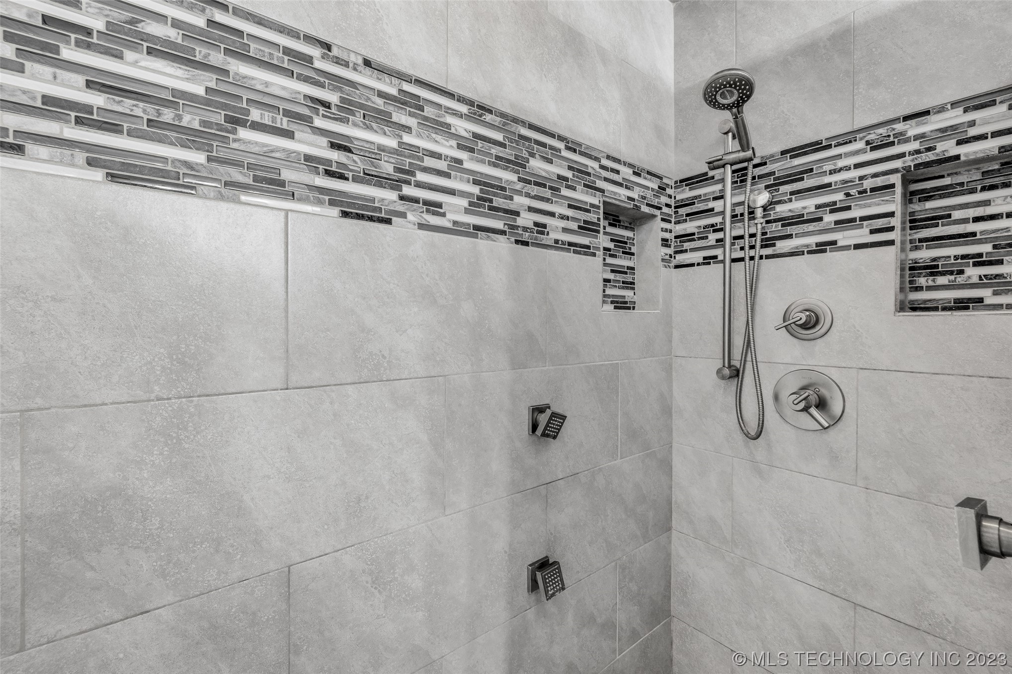 9797 S Lakewood Avenue