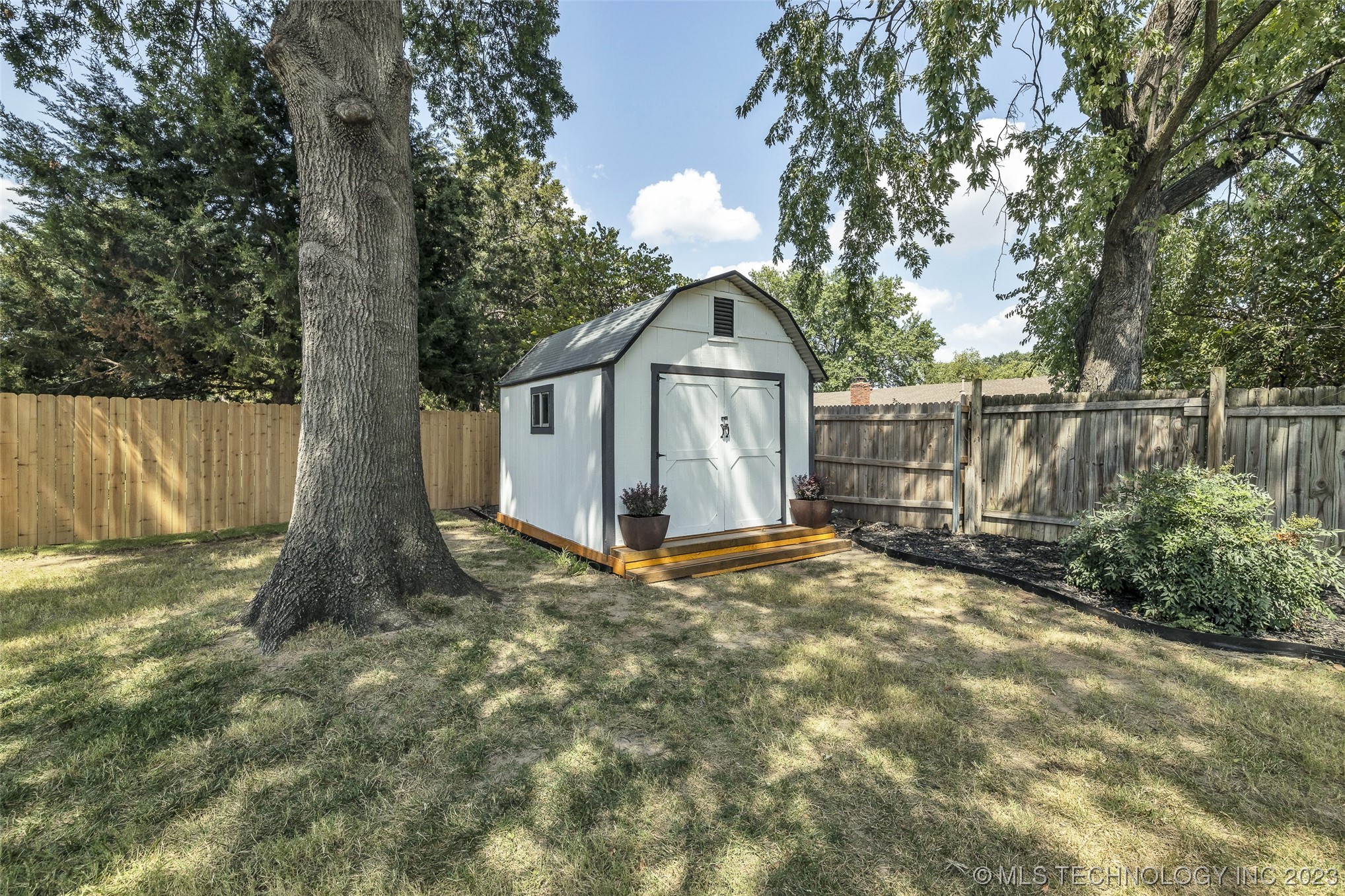 9797 S Lakewood Avenue