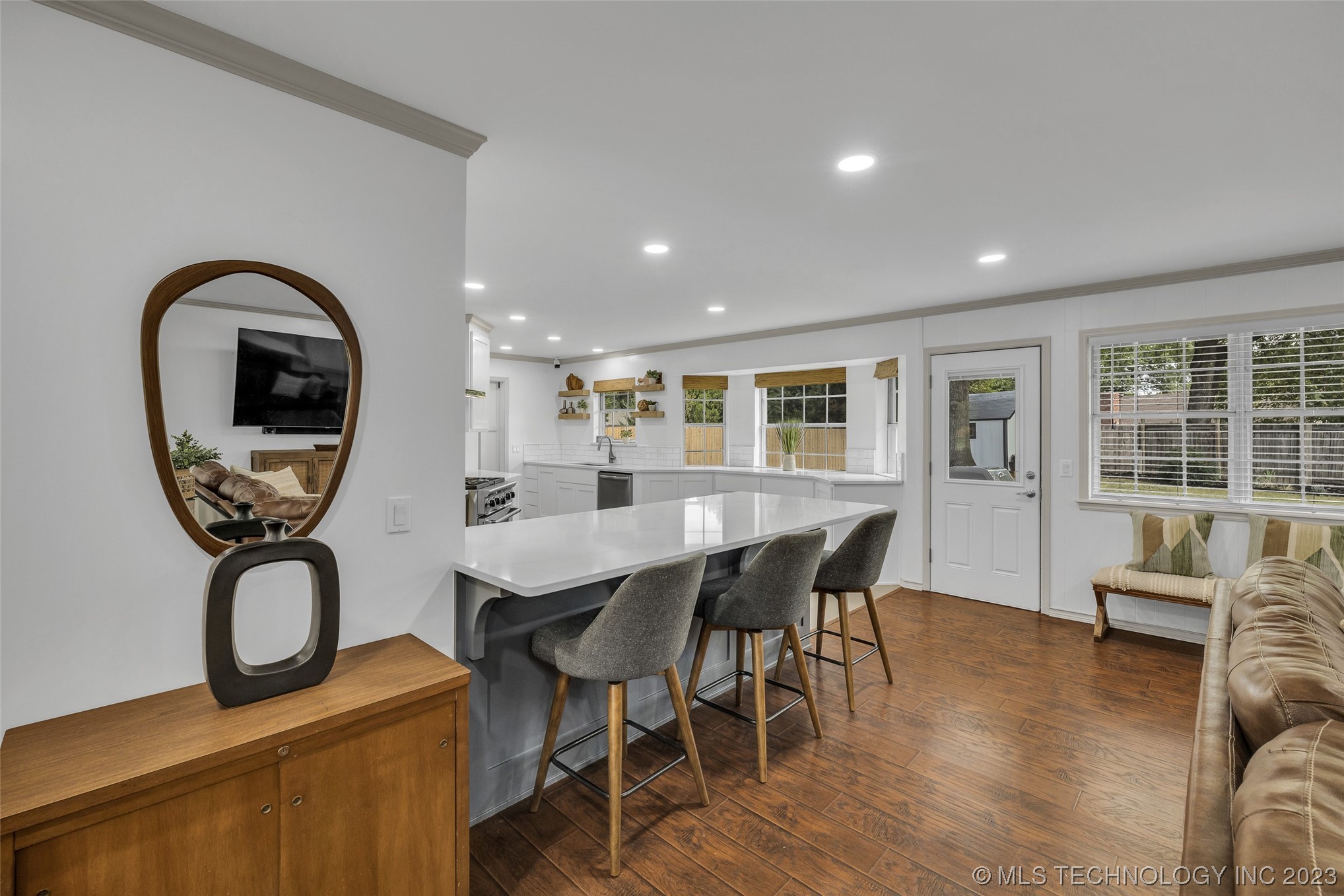 9797 S Lakewood Avenue