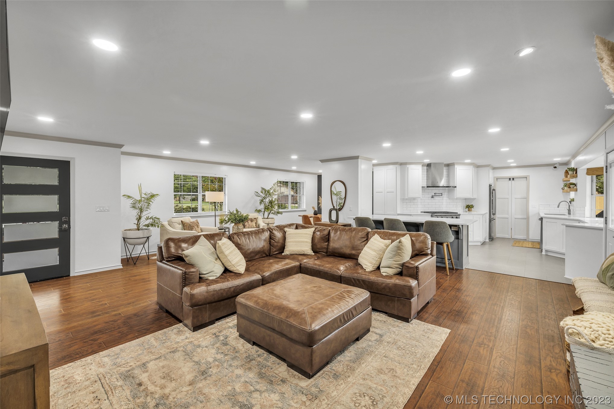 9797 S Lakewood Avenue