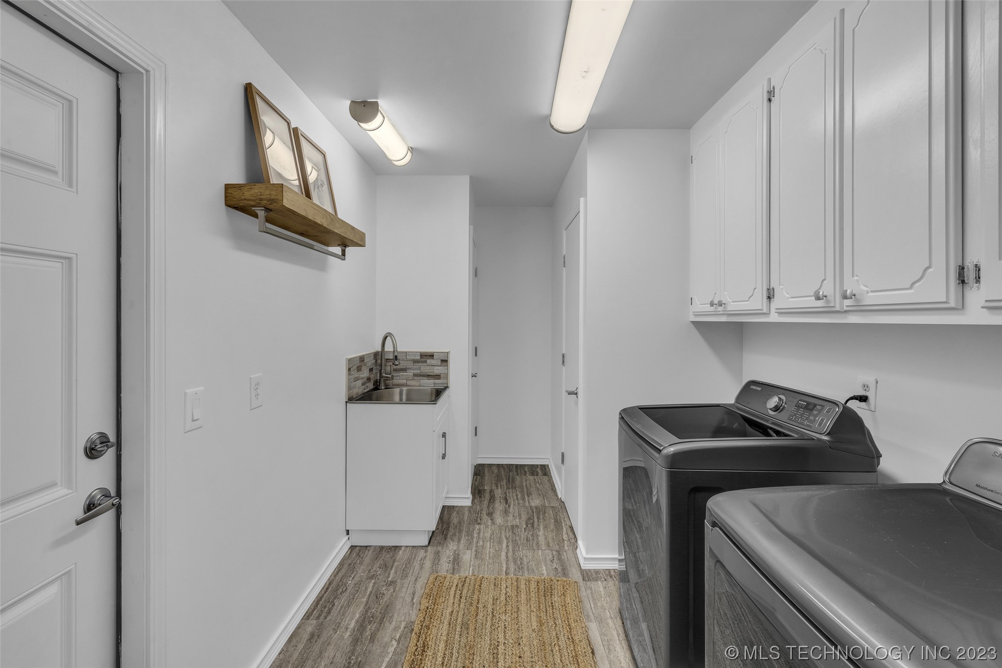 9797 S Lakewood Avenue