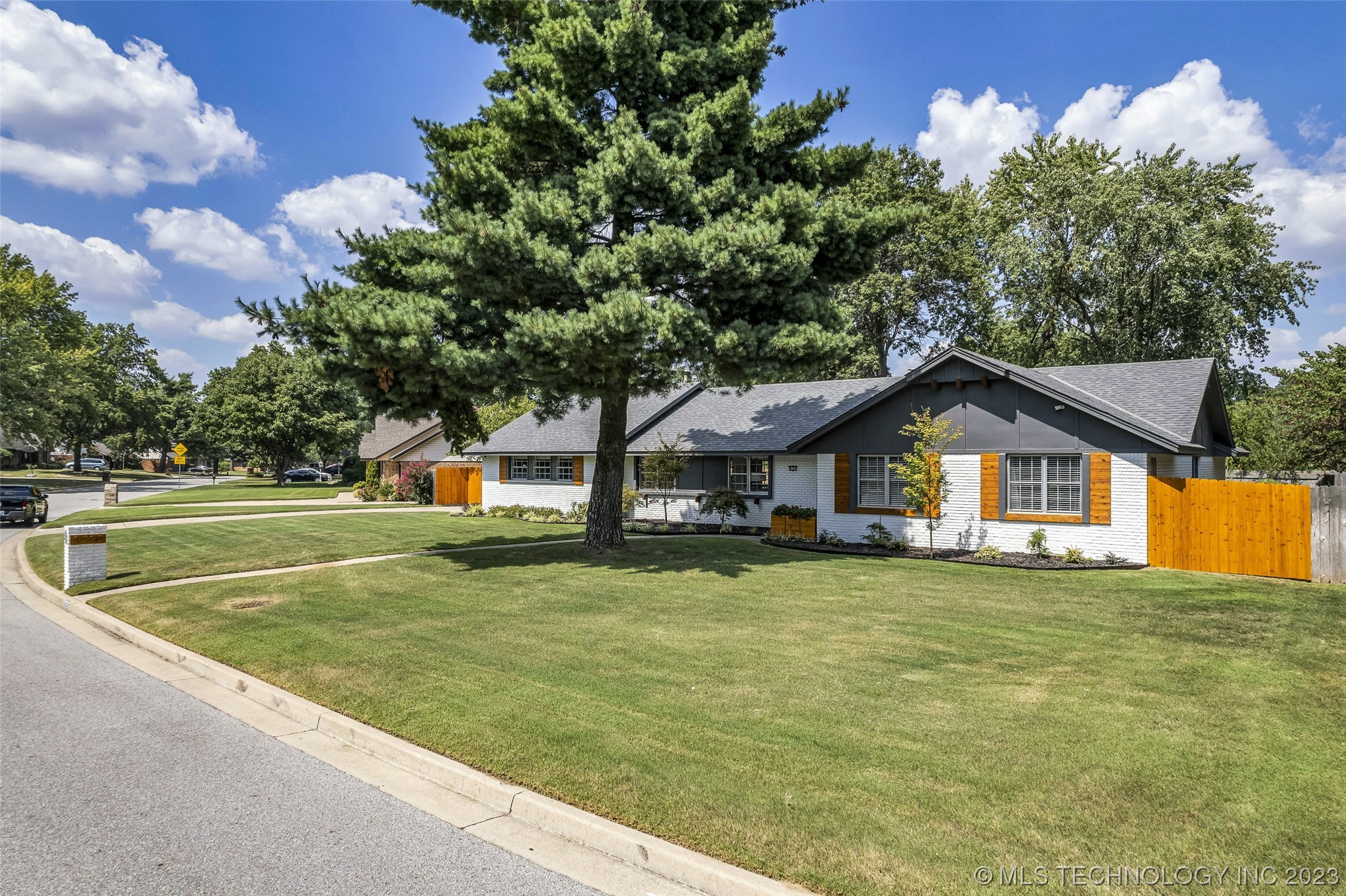 9797 S Lakewood Avenue