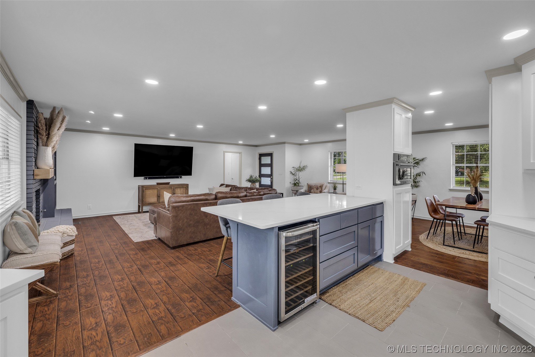 9797 S Lakewood Avenue