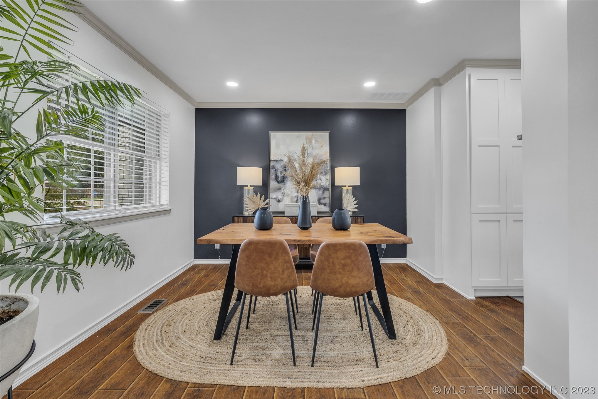 9797 S Lakewood Avenue