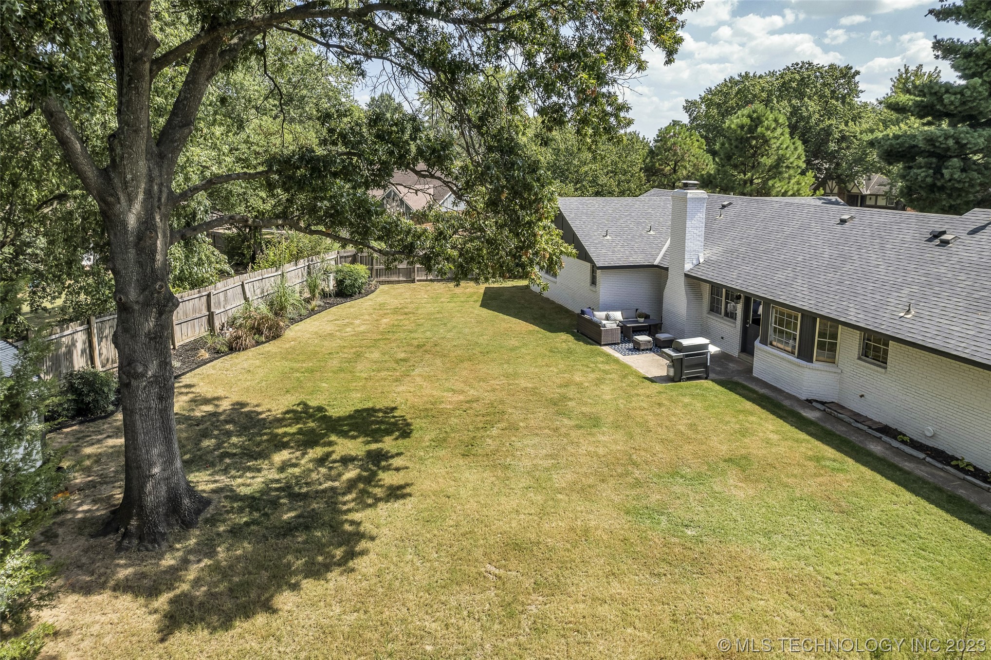 9797 S Lakewood Avenue