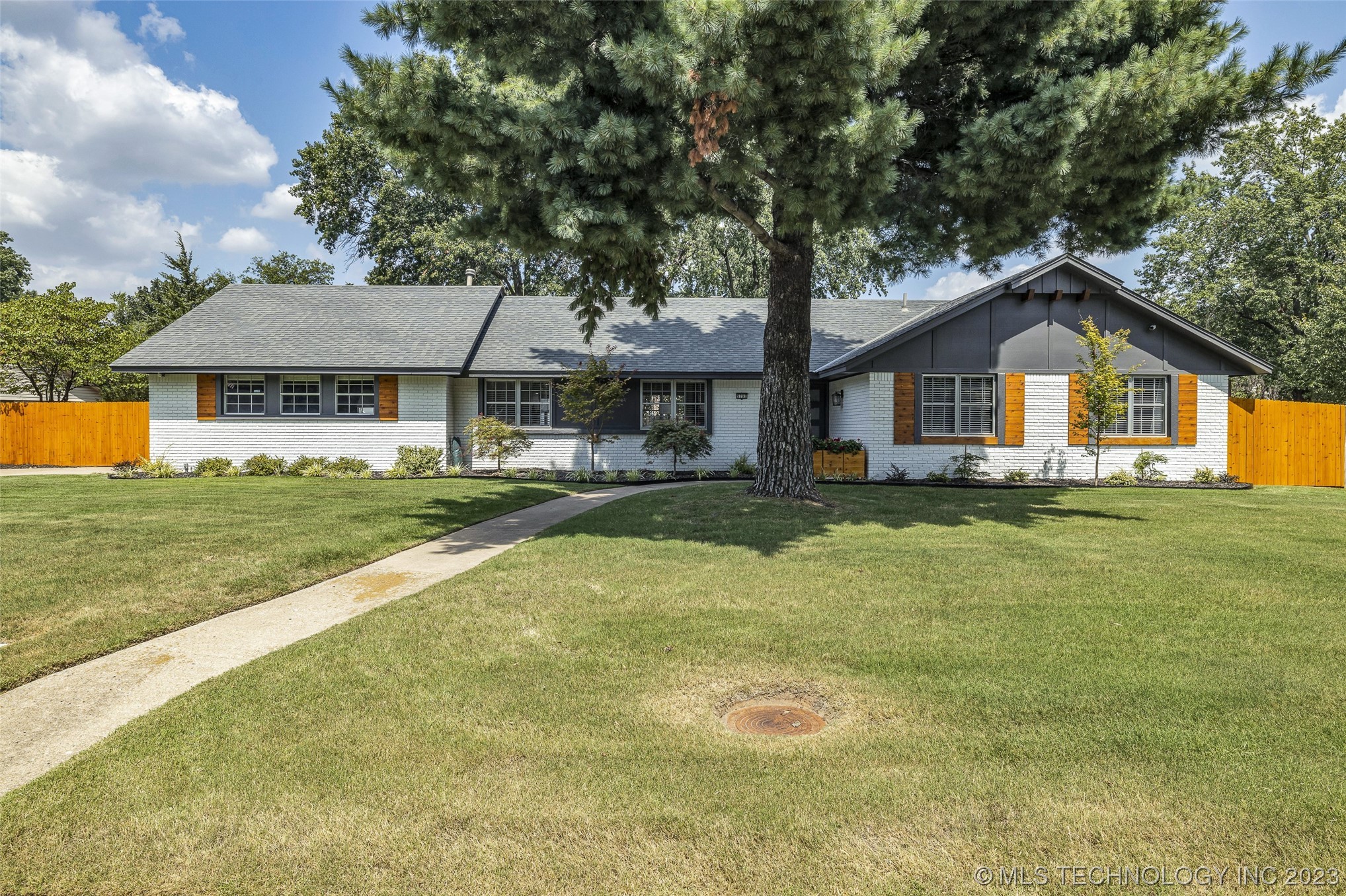 9797 S Lakewood Avenue