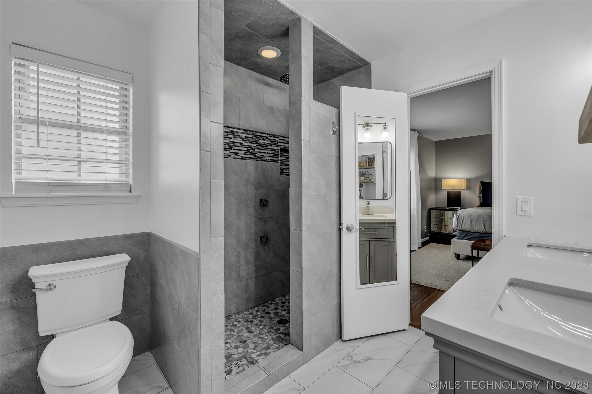 9797 S Lakewood Avenue