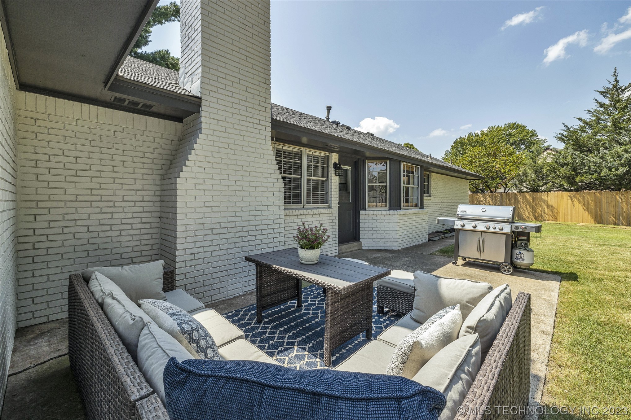 9797 S Lakewood Avenue