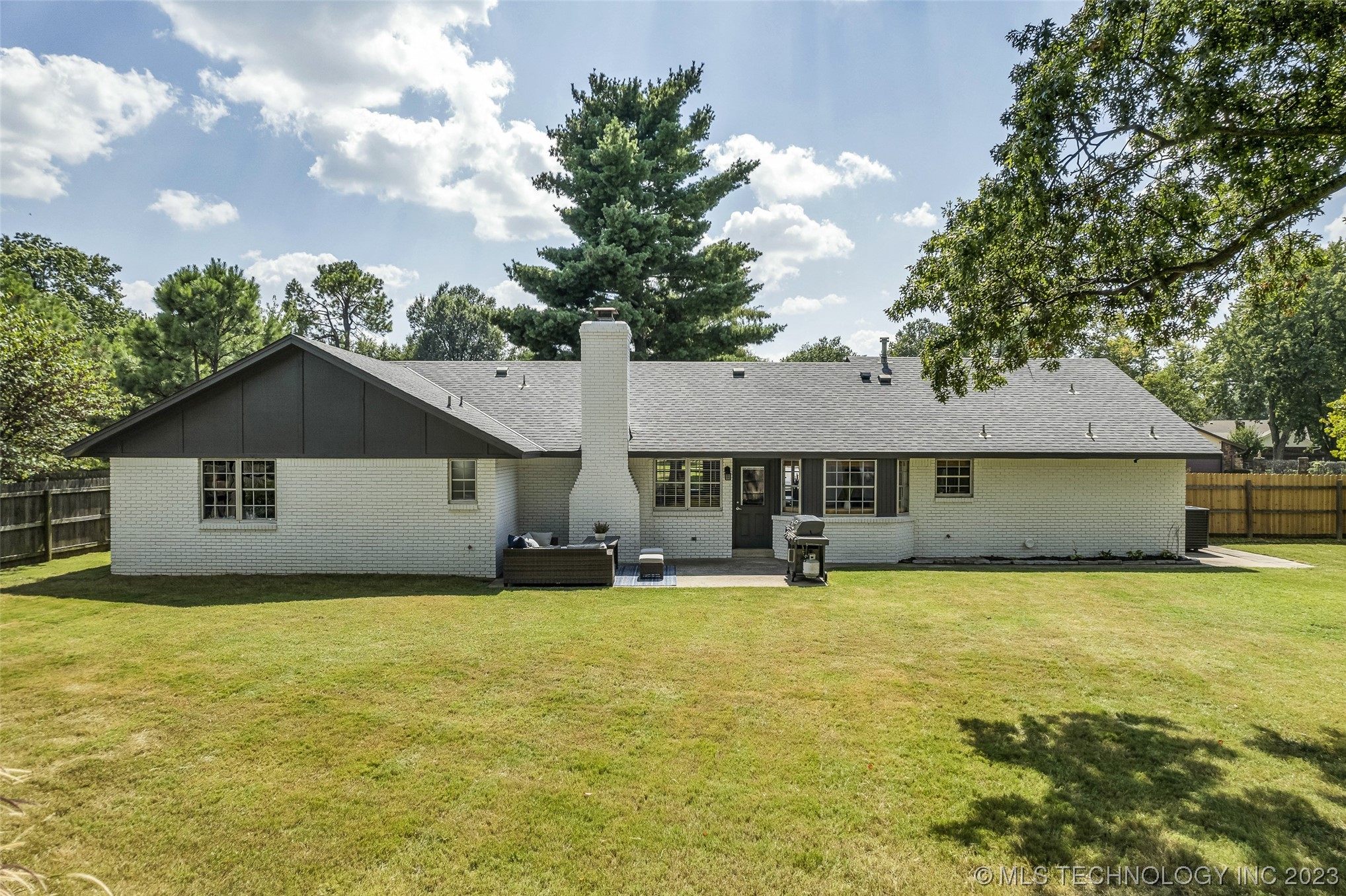 9797 S Lakewood Avenue