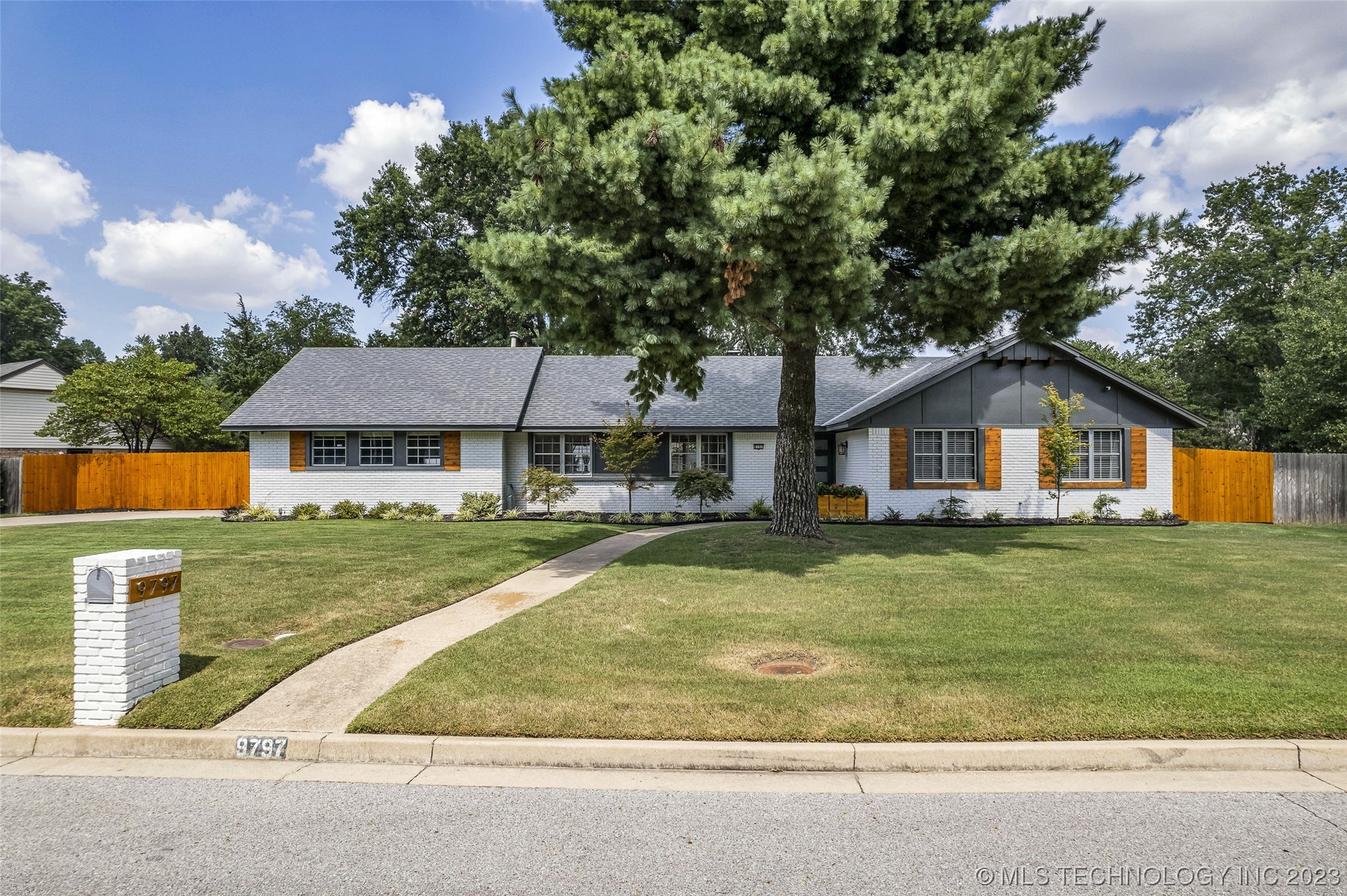 9797 S Lakewood Avenue