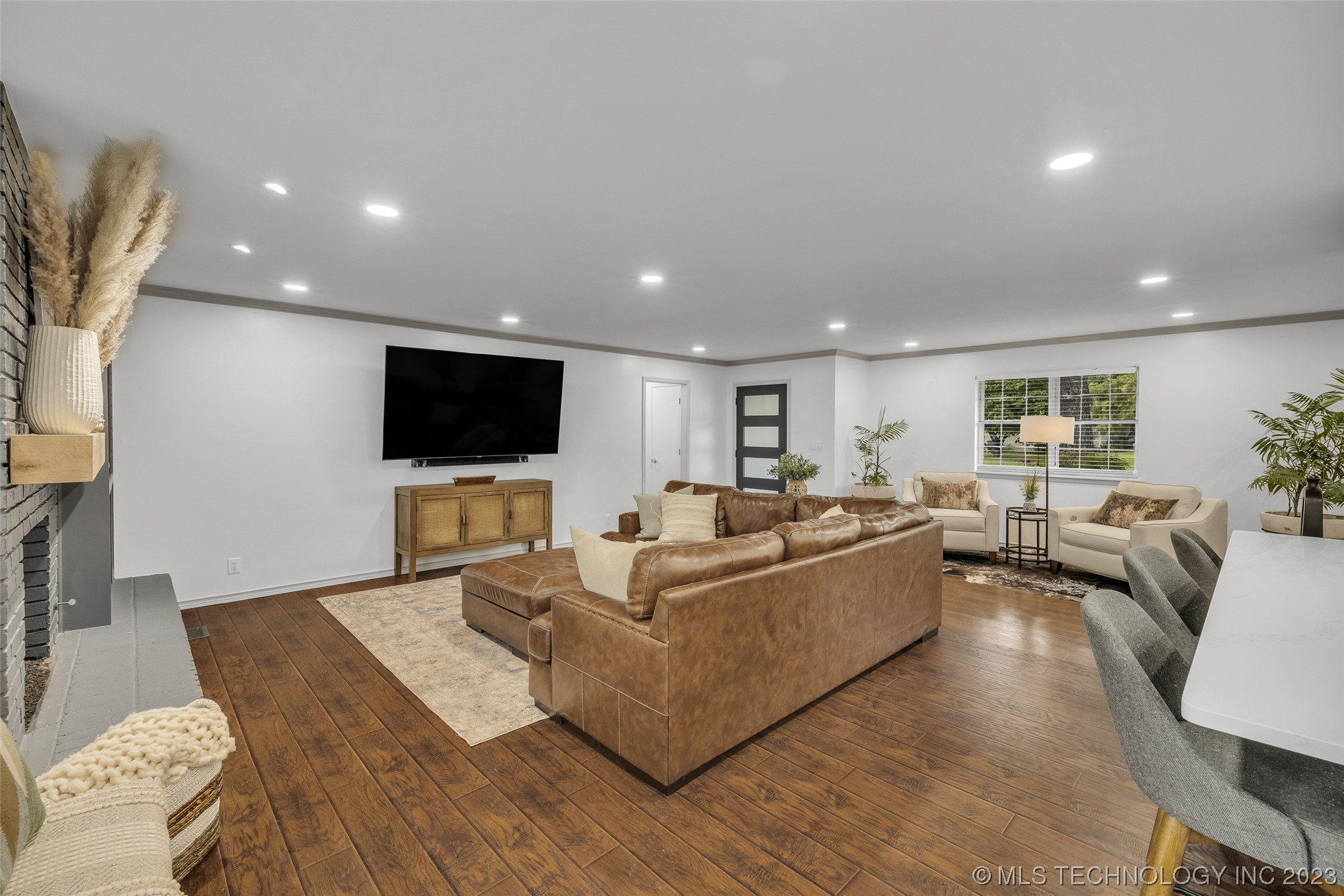 9797 S Lakewood Avenue