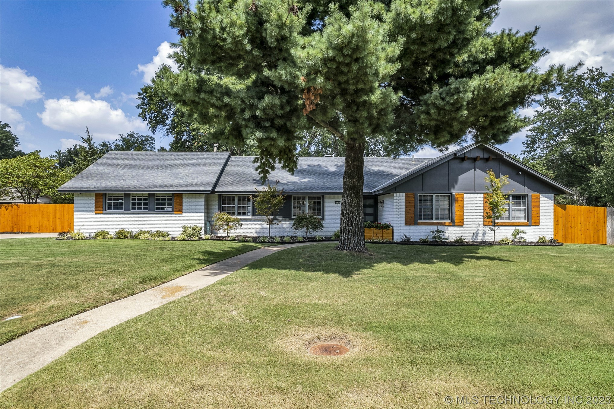 9797 S Lakewood Avenue