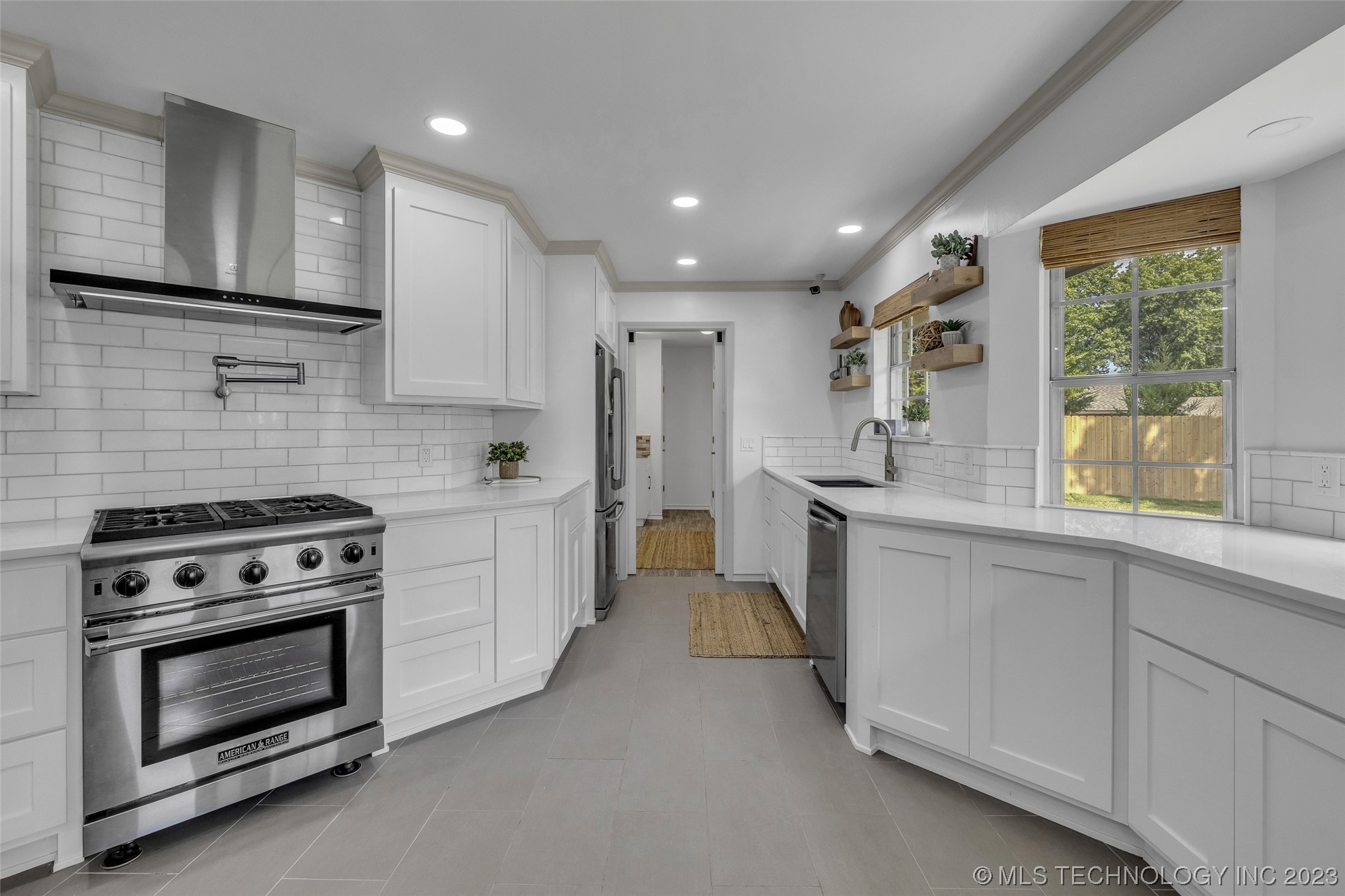 9797 S Lakewood Avenue