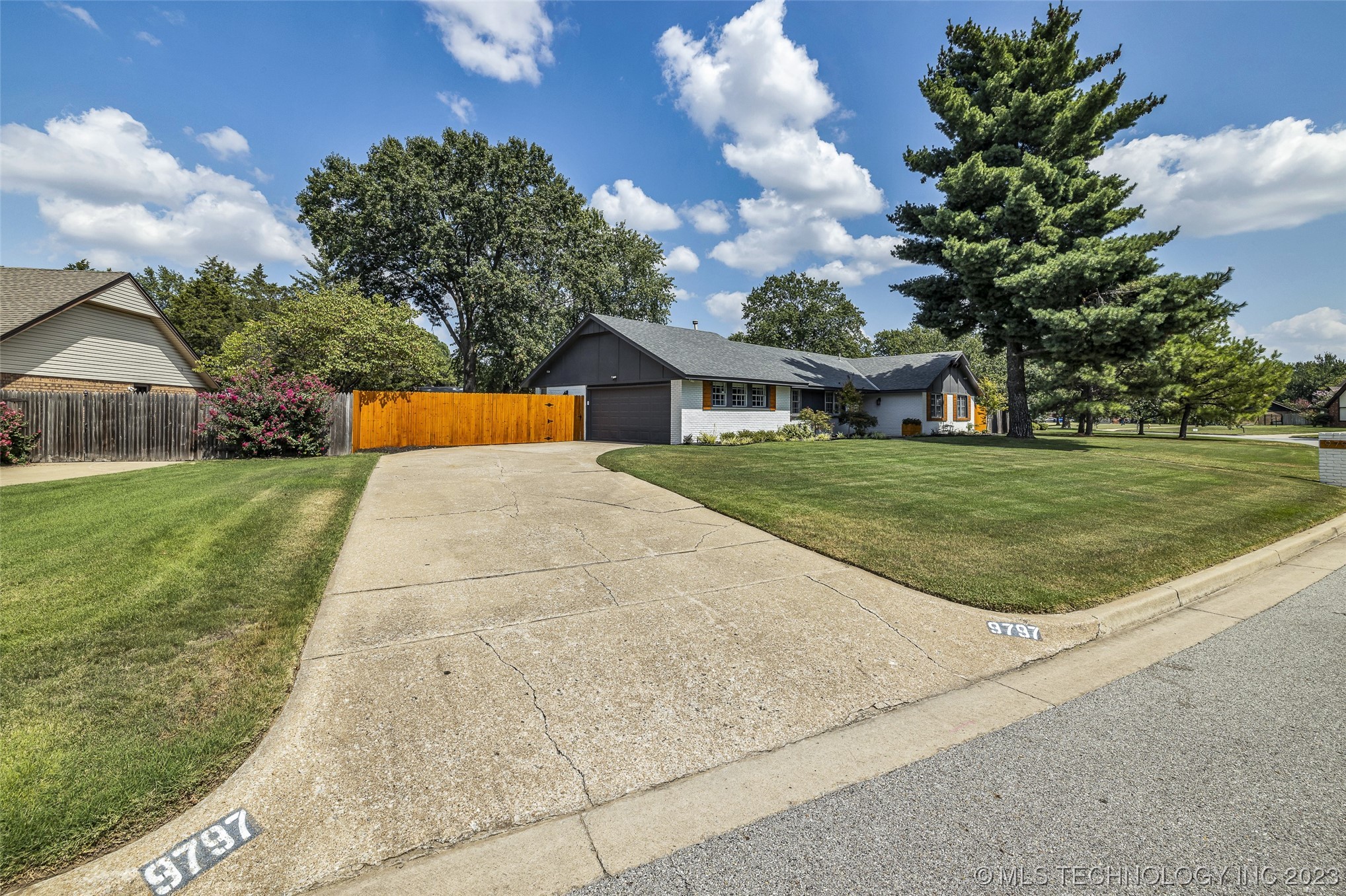 9797 S Lakewood Avenue