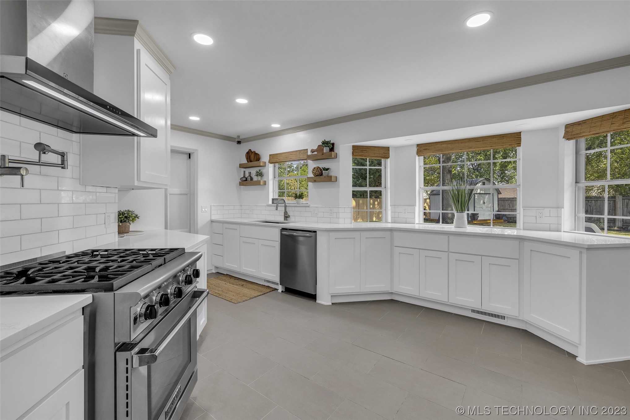 9797 S Lakewood Avenue