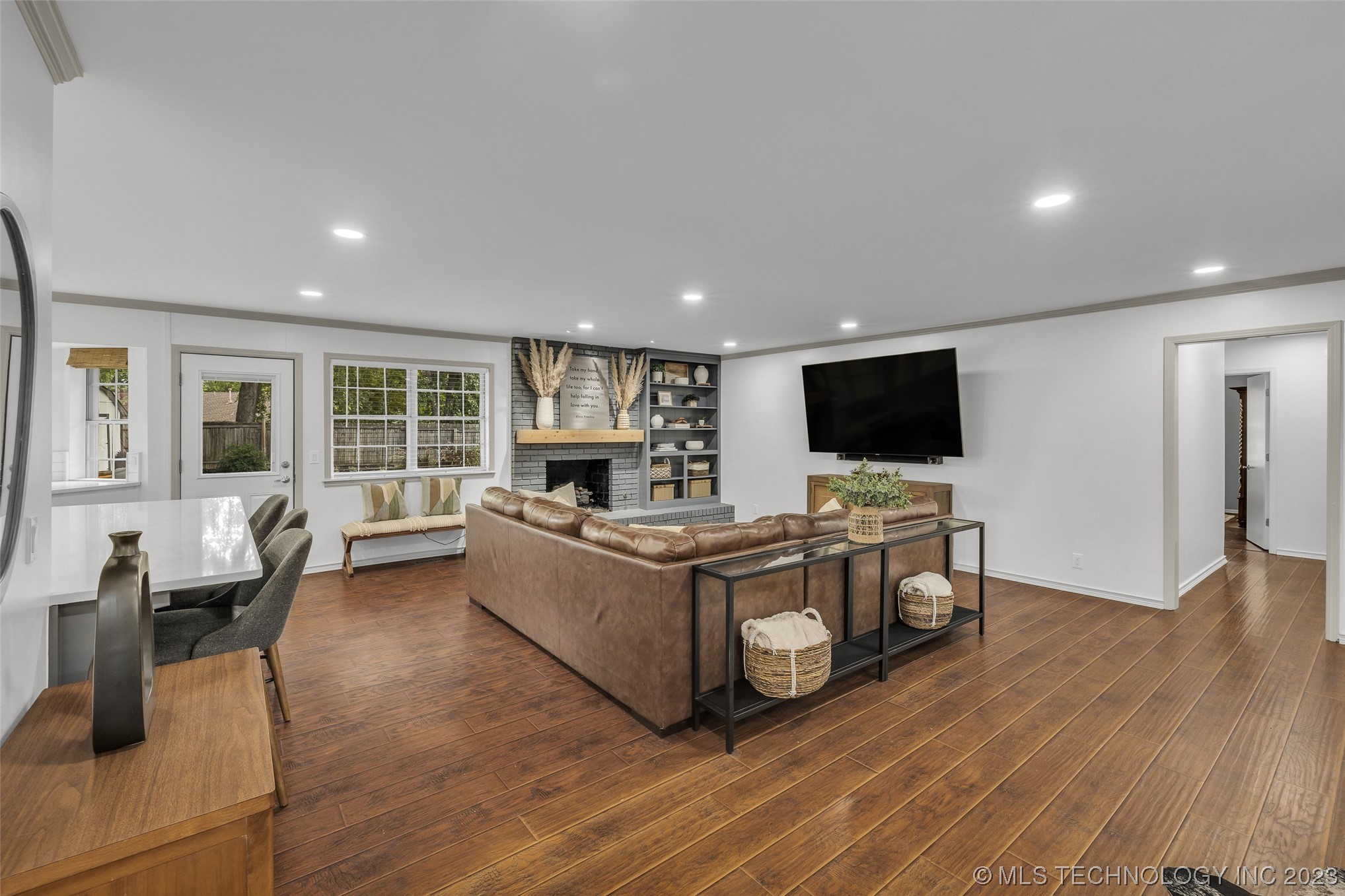 9797 S Lakewood Avenue