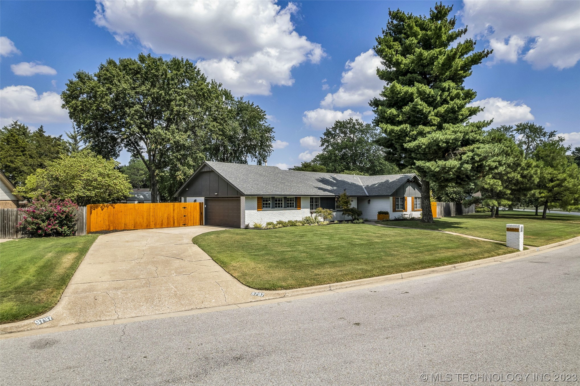 9797 S Lakewood Avenue