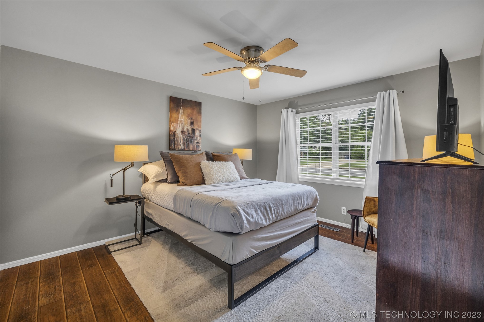 9797 S Lakewood Avenue