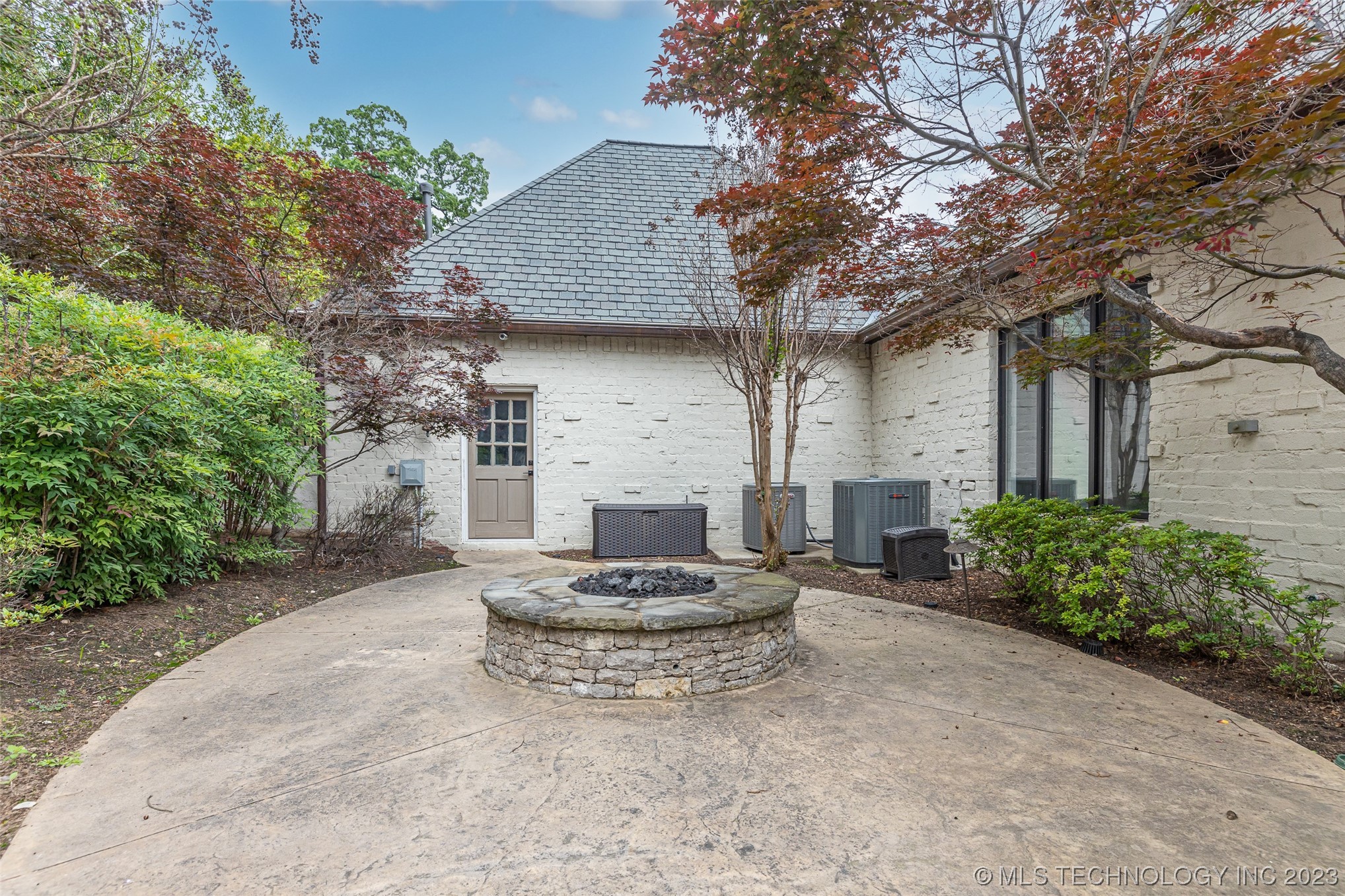 6709 E 109th Street S