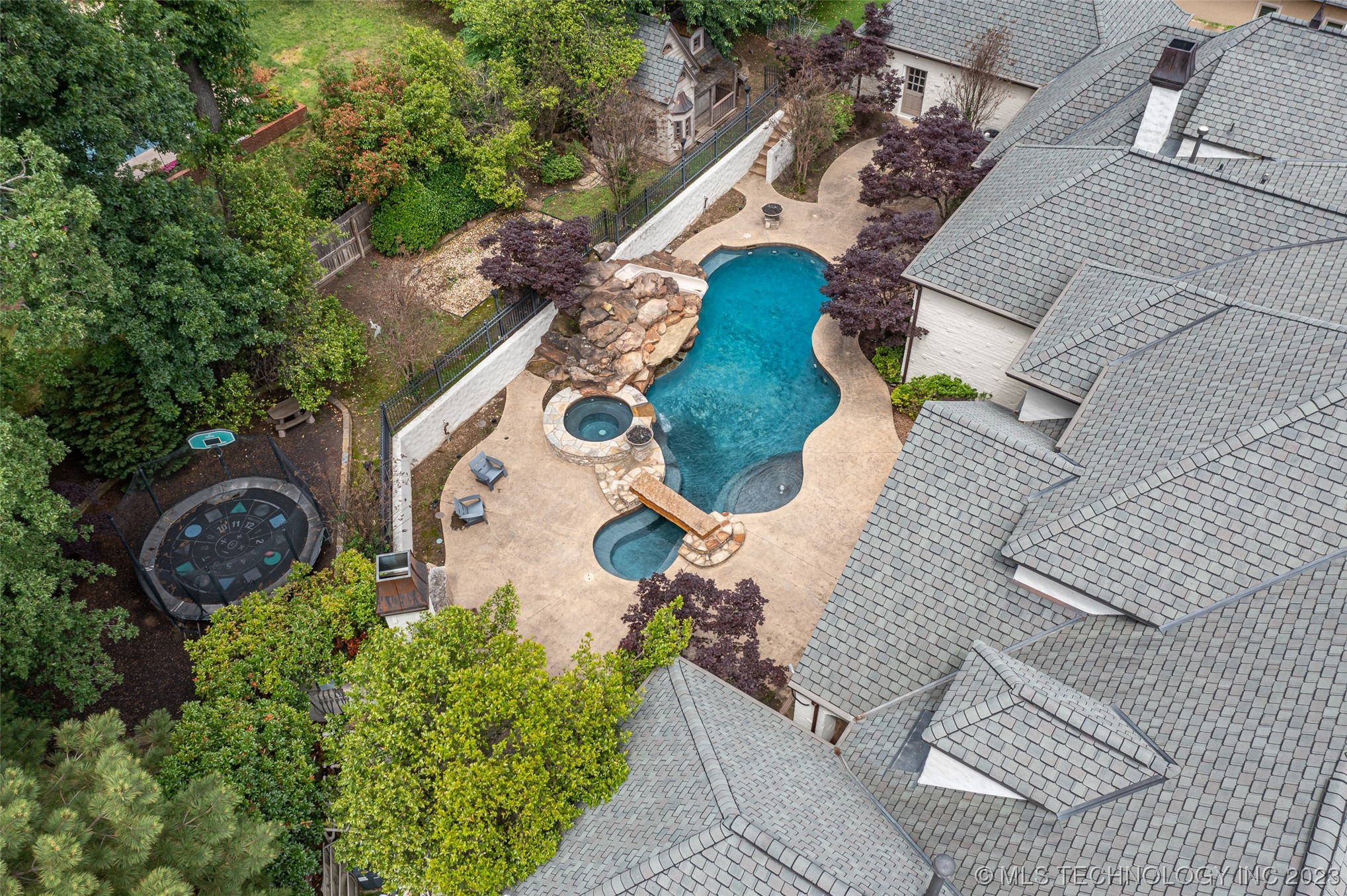 6709 E 109th Street S