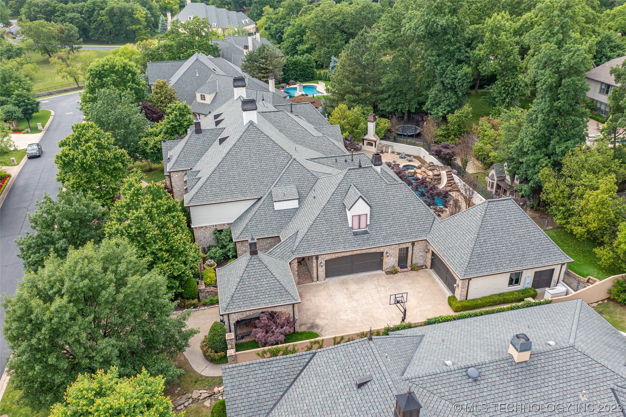 6709 E 109th Street S