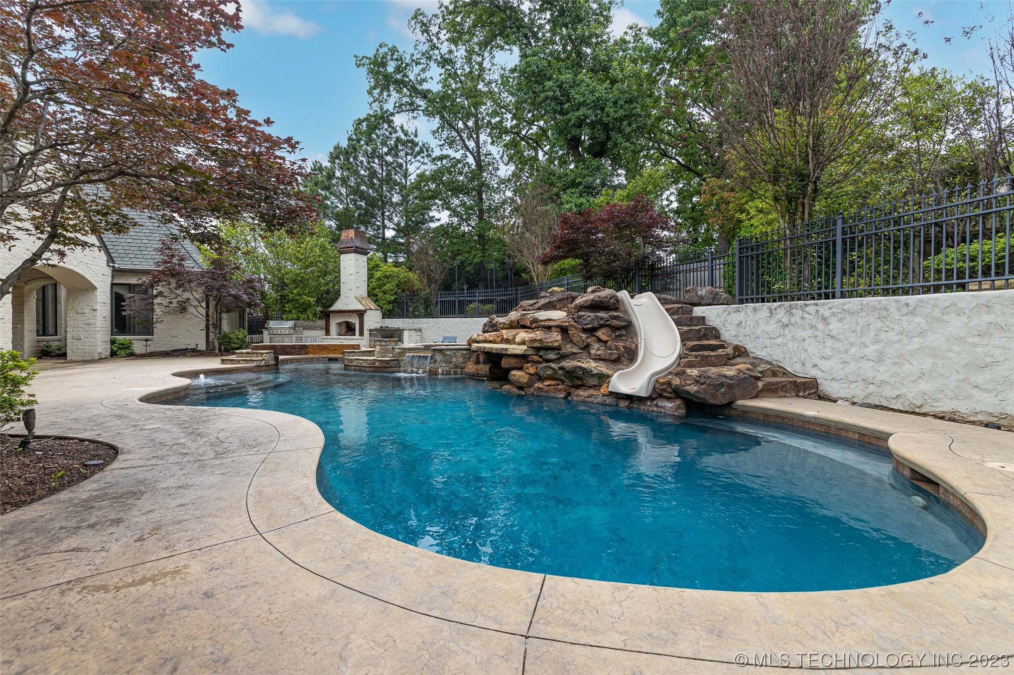 6709 E 109th Street S